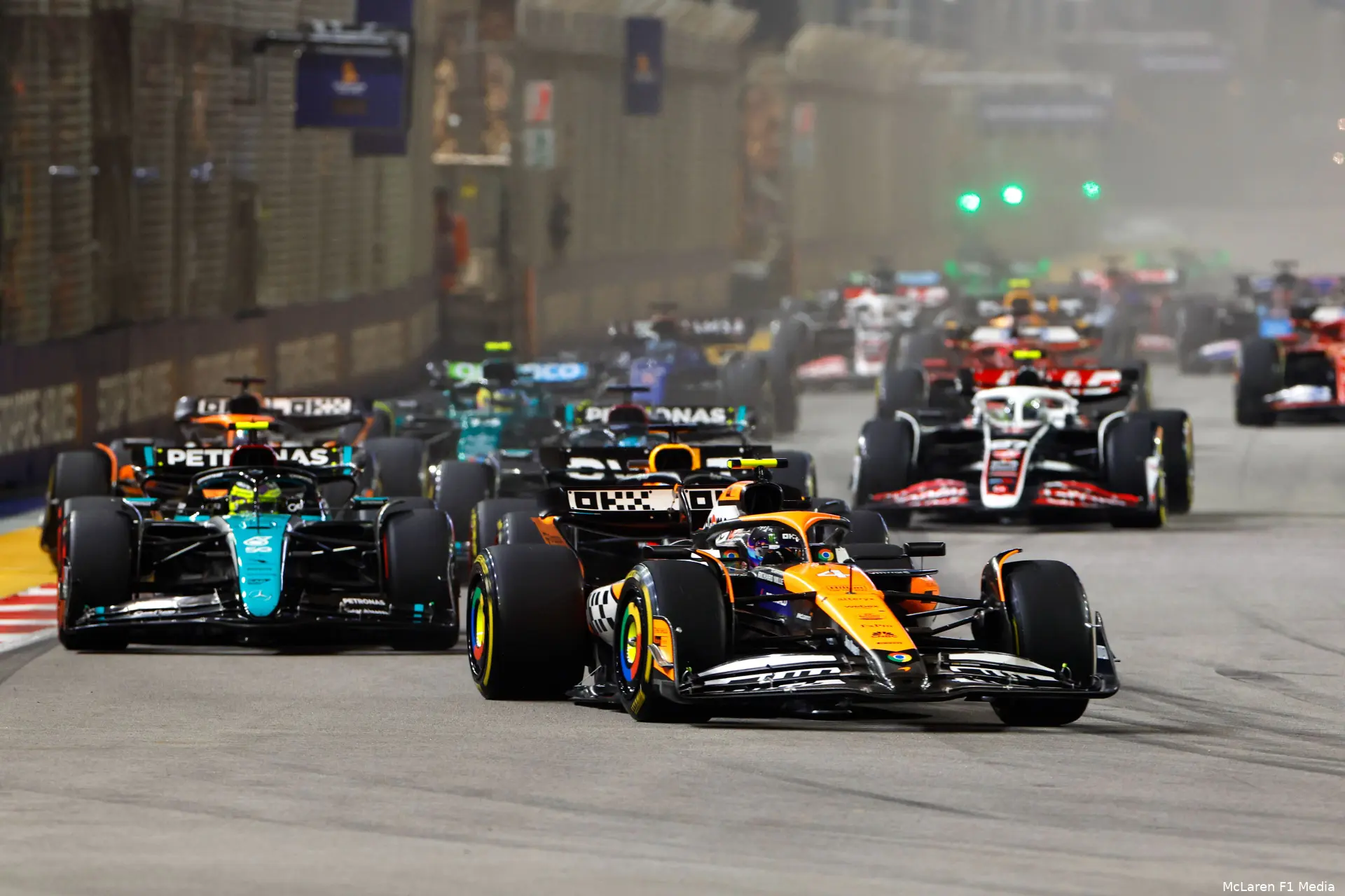 mclaren lando norris lewis hamilton singapore gp zondag 2024