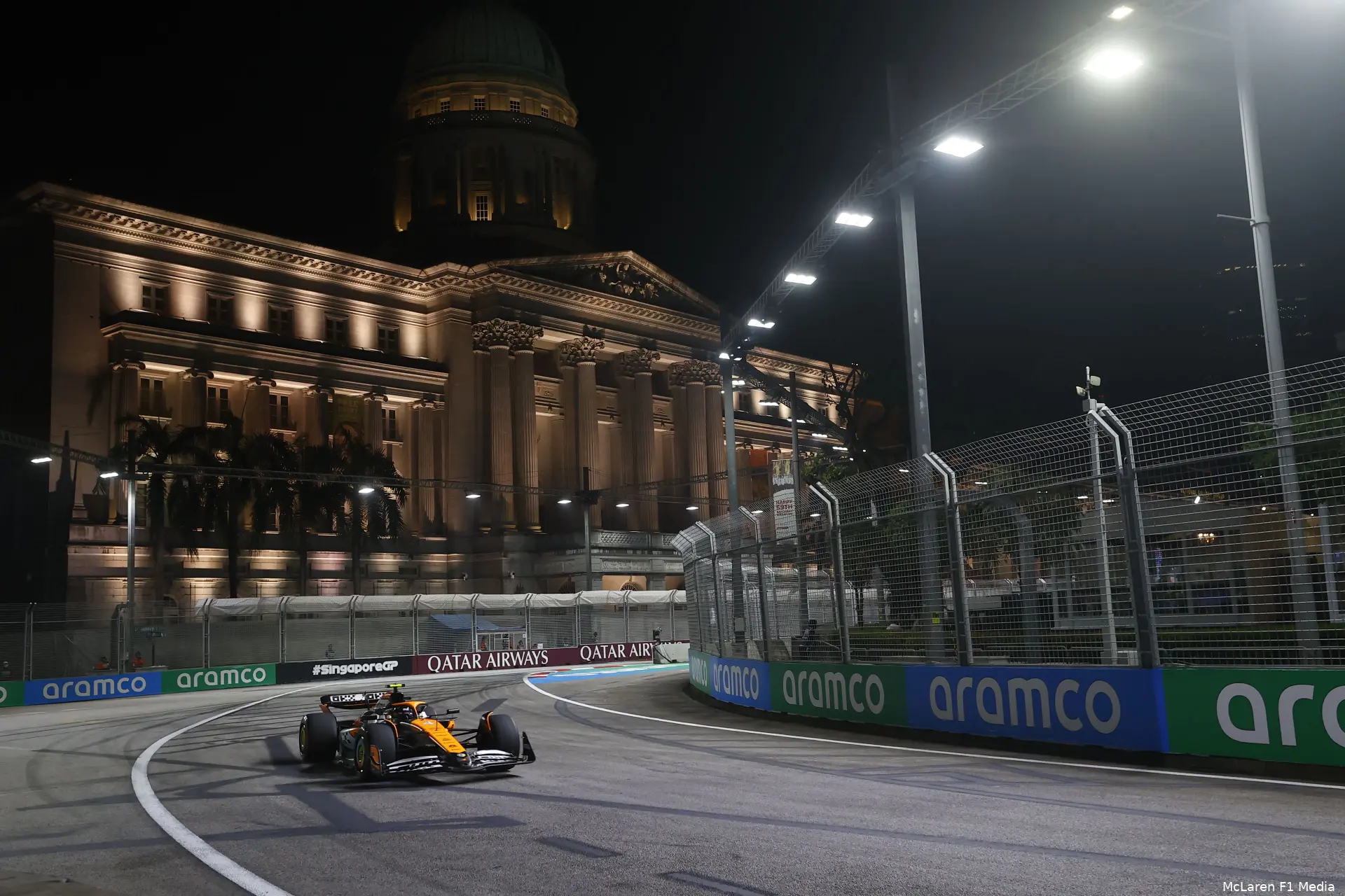 singapore mclaren vrijdag livery lando norris 16