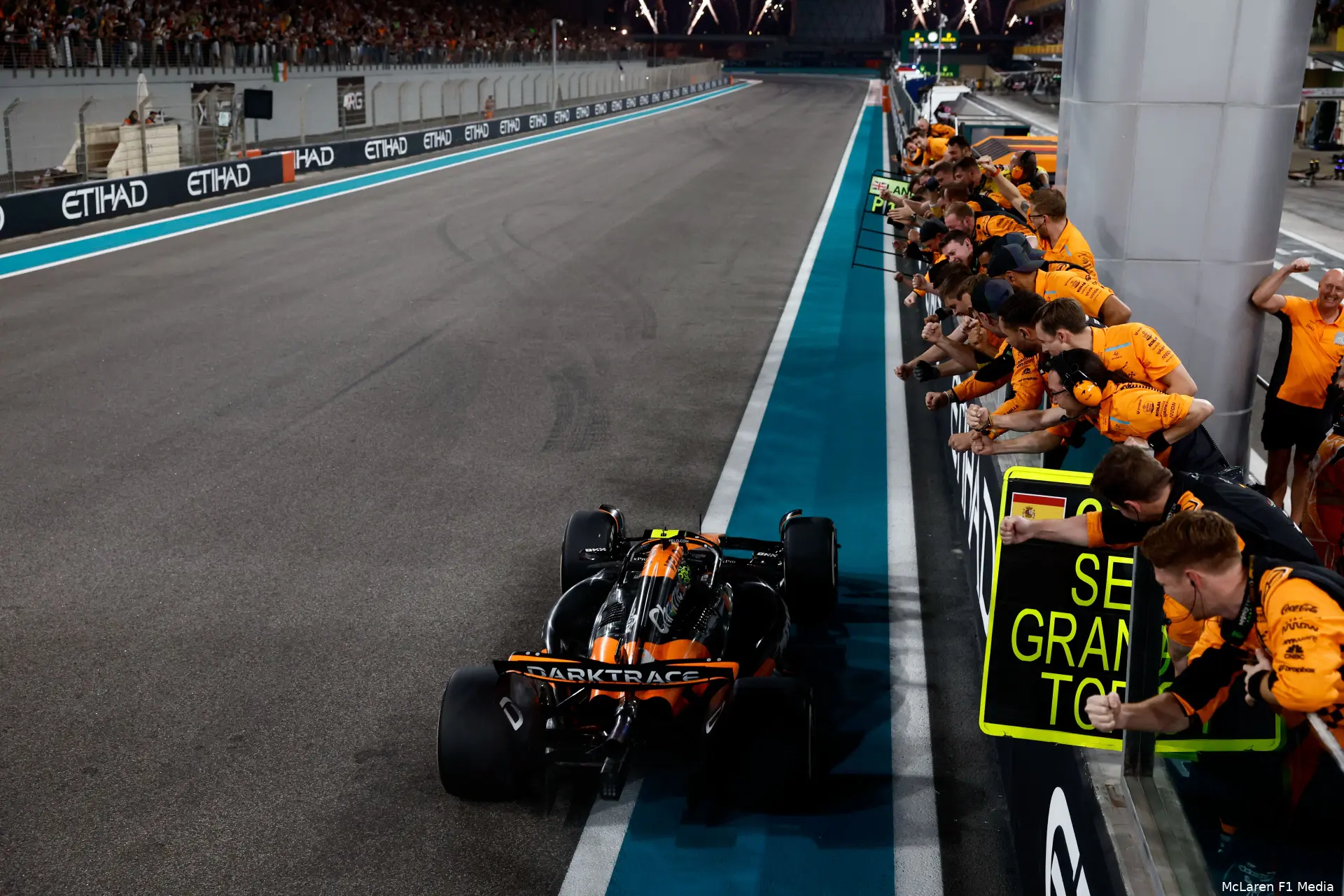 lando norris abu dhabi mclaren 12