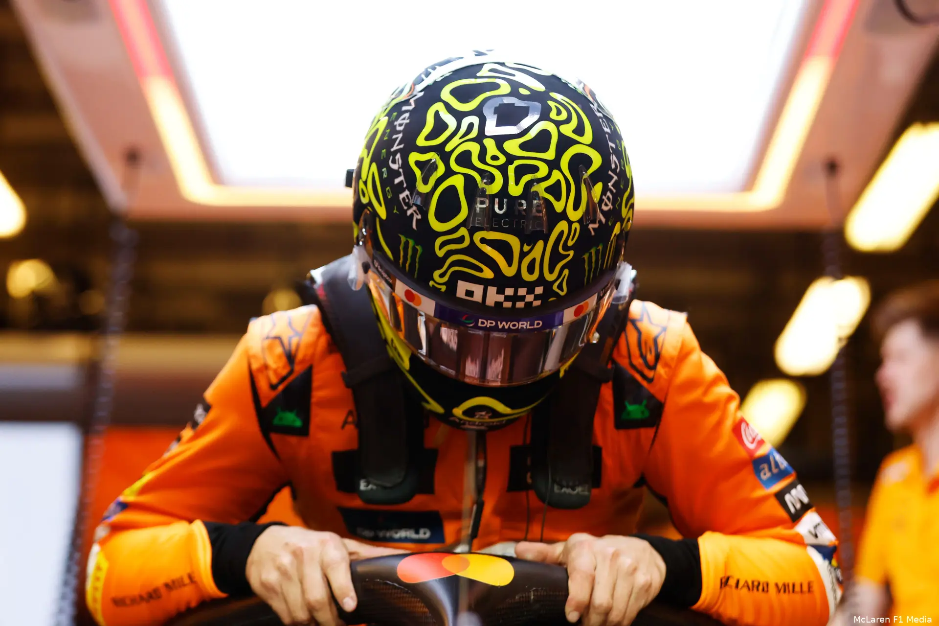 lando norris mcl38 helm mclaren abu dhabi 2024 16