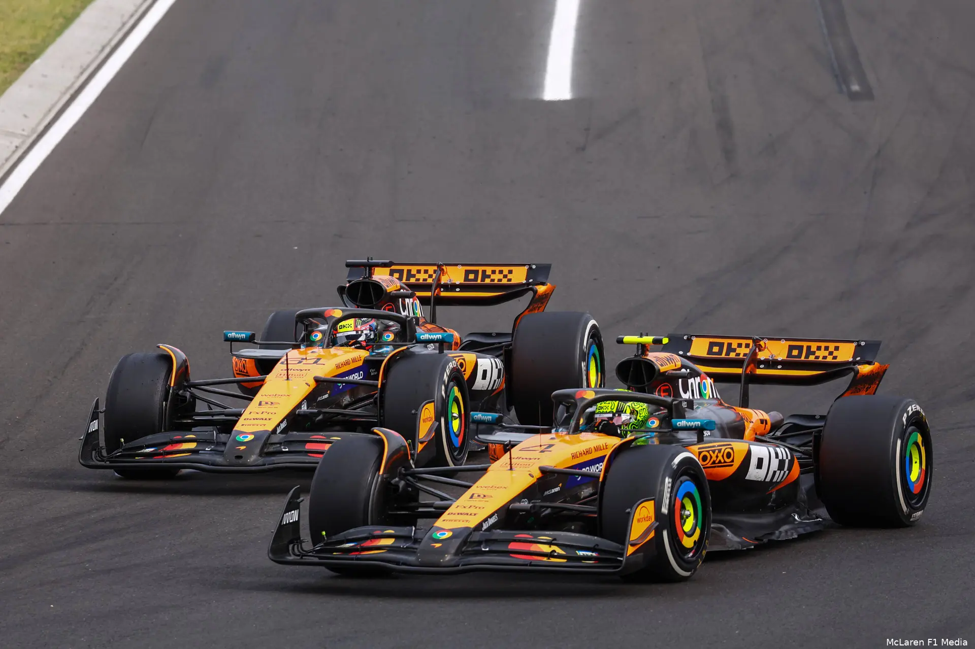 lando-norris-oscar-piastri-zondag-race-mclaren-hongarije