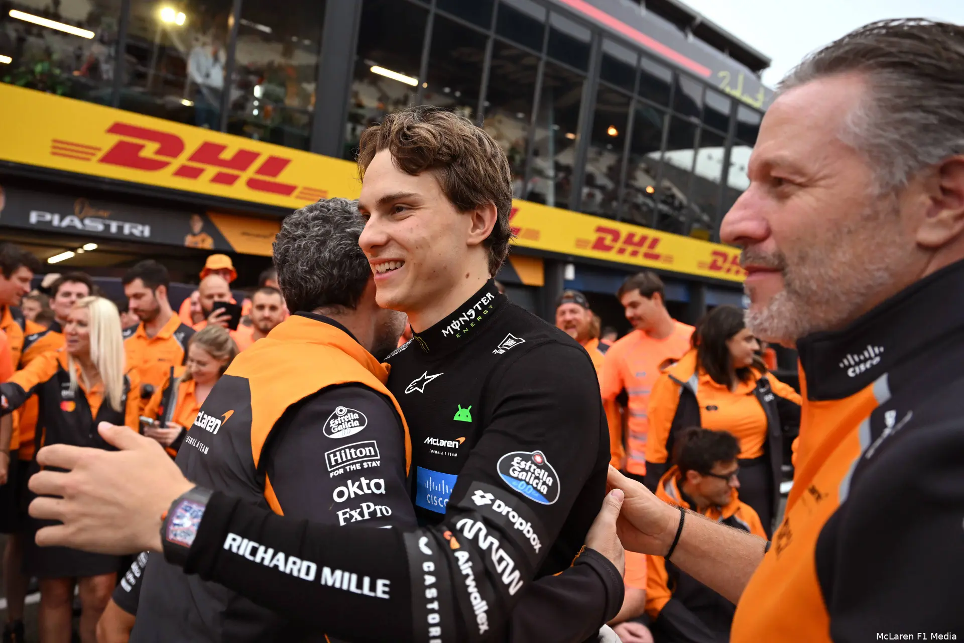 oscar-piastri-andrea-stella-zak-brown-mclaren-gp-nederland-2025-zondag