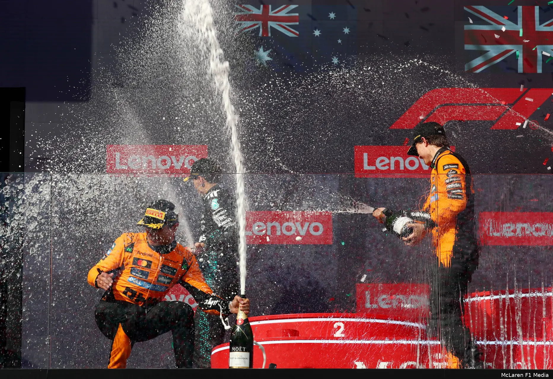 oscar-piastri-lando-norris-mclaren-george-russell-gp-hongarije-2025-zondag-podium