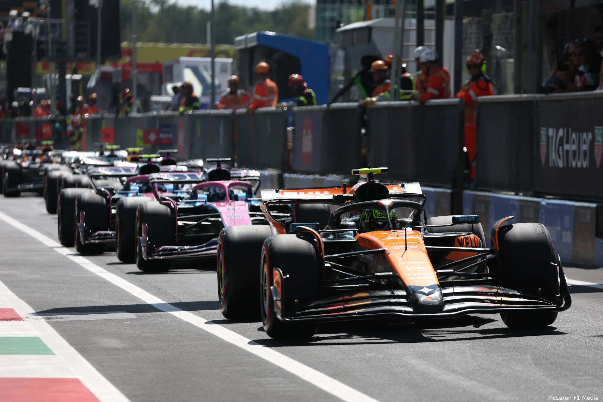 lando-norris-mclaren-italië-monza-130-pitstraat-file