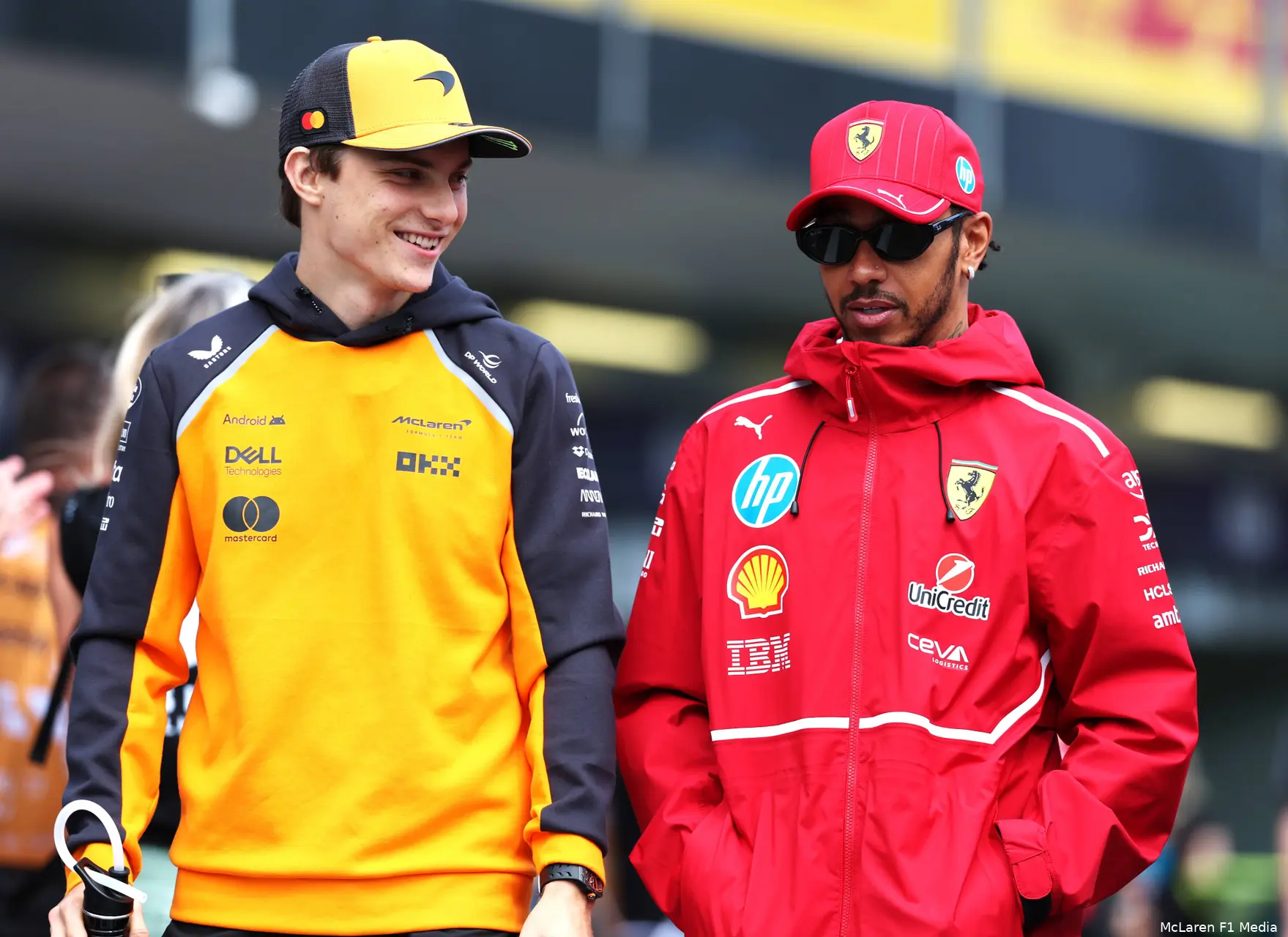 oscar-piastri-mclaren-gp-azerbeidzjan-2025-zondag-lewis-hamilton-ferrari-2