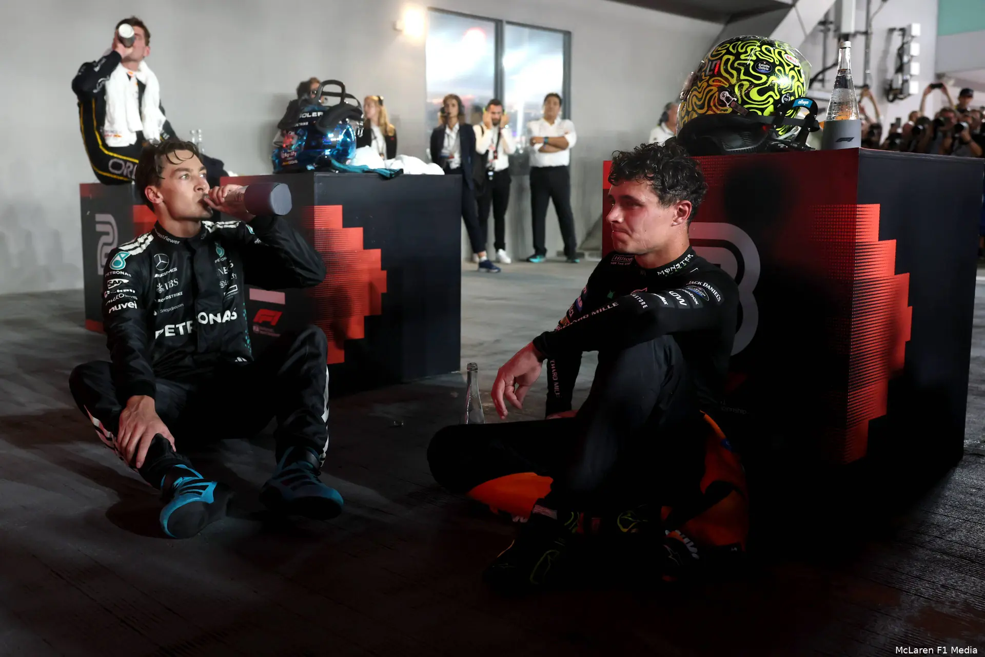lando-norris-mclaren-gp-singapore-2025-zondag-george-russell-mercedes-3