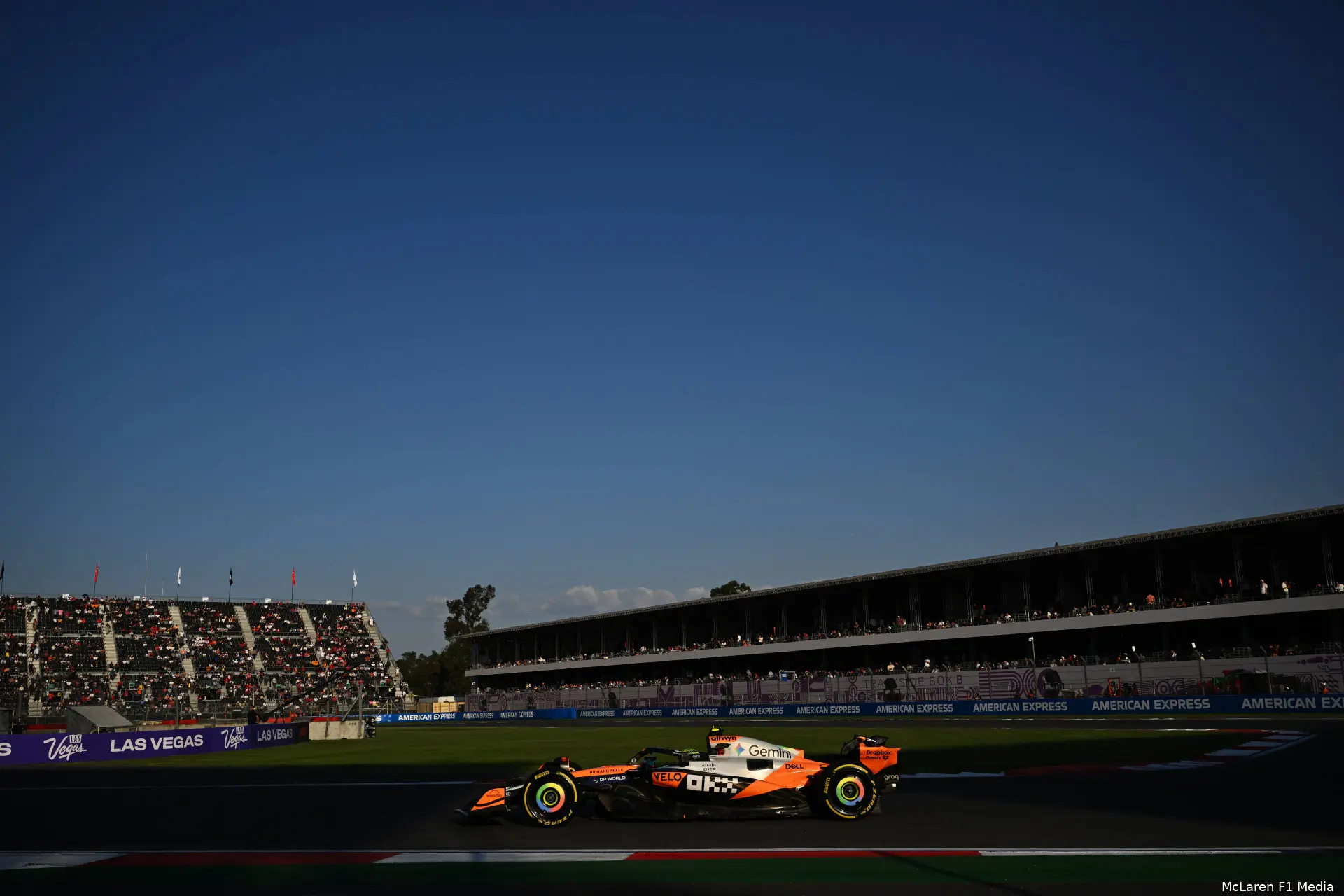 lando-norris-mclaren-mexico-vrijdag