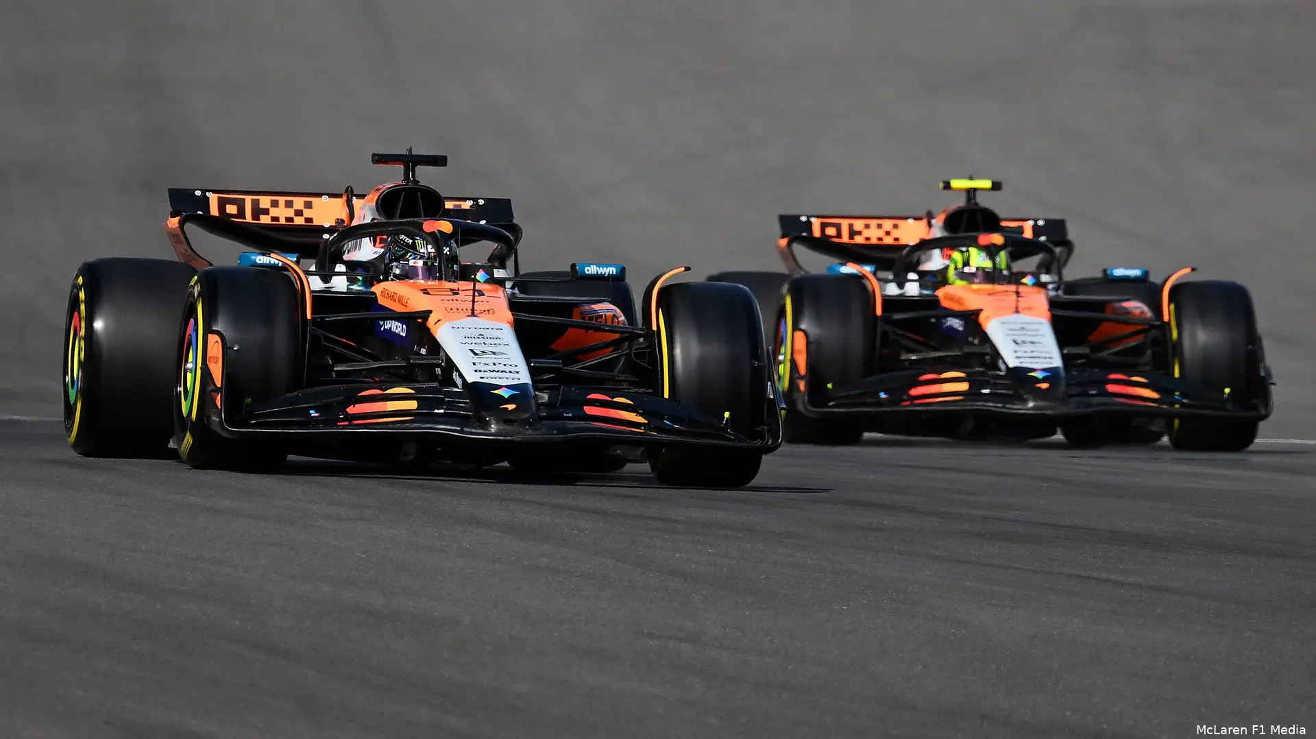 lando-norris-oscar-piastri-mclaren-cota-zondag-2025