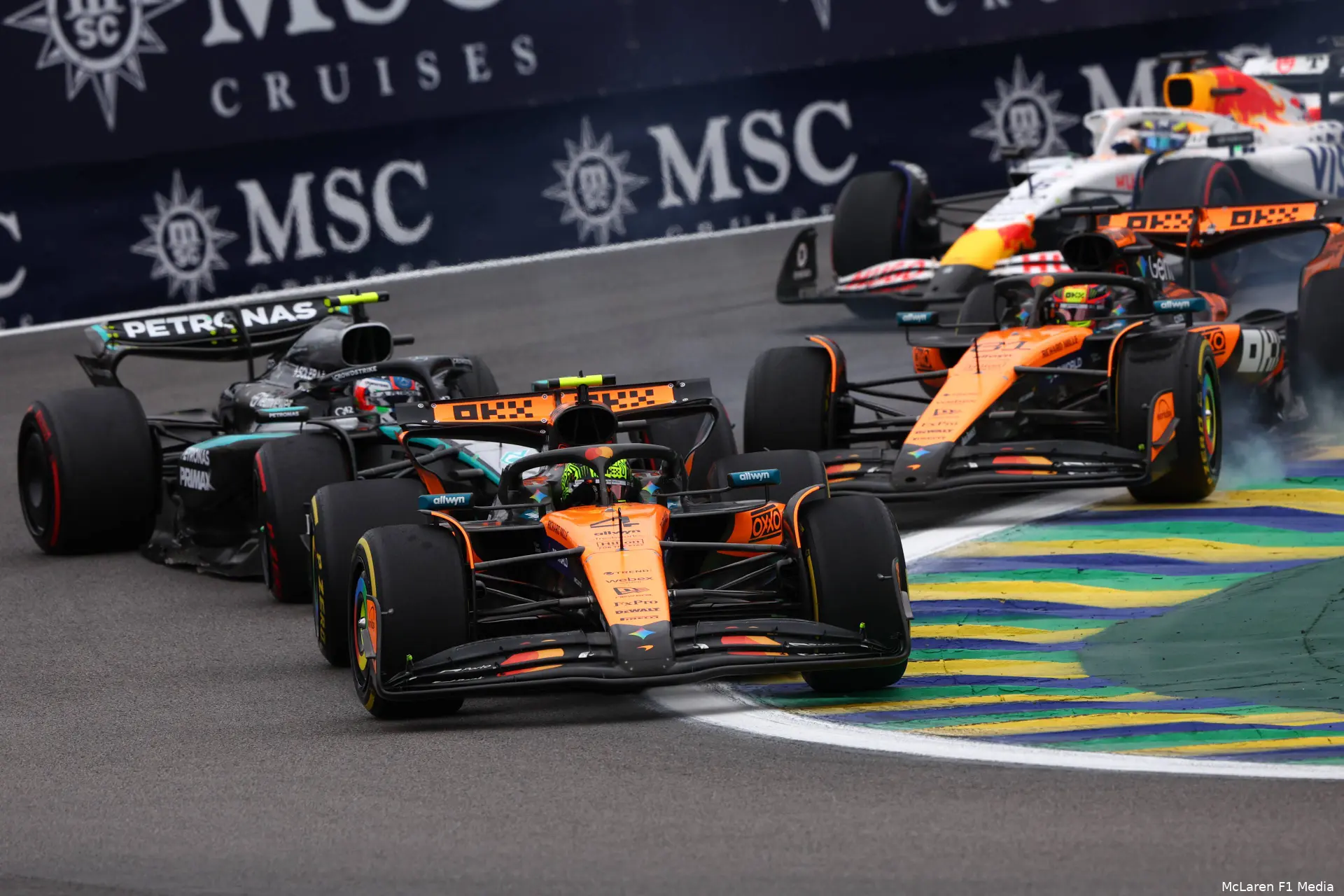 kimi-antonelli-mercedes-isack-hadjar-racing-bulls-oscar-piastri-lando-norris-mclaren-gp-sao-paulo-brazilie-2025-zondag