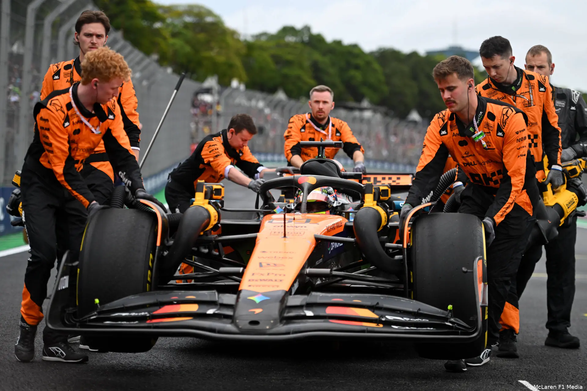 oscar-piastri-zaterdag-sprintrace-mclaren-2025-brazilie
