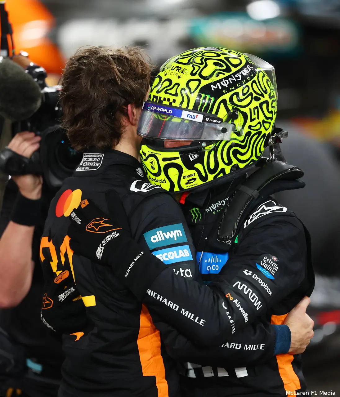 lando-norris-mclaren-gp-abu-dhabi-2025-zondag-oscar-piastri