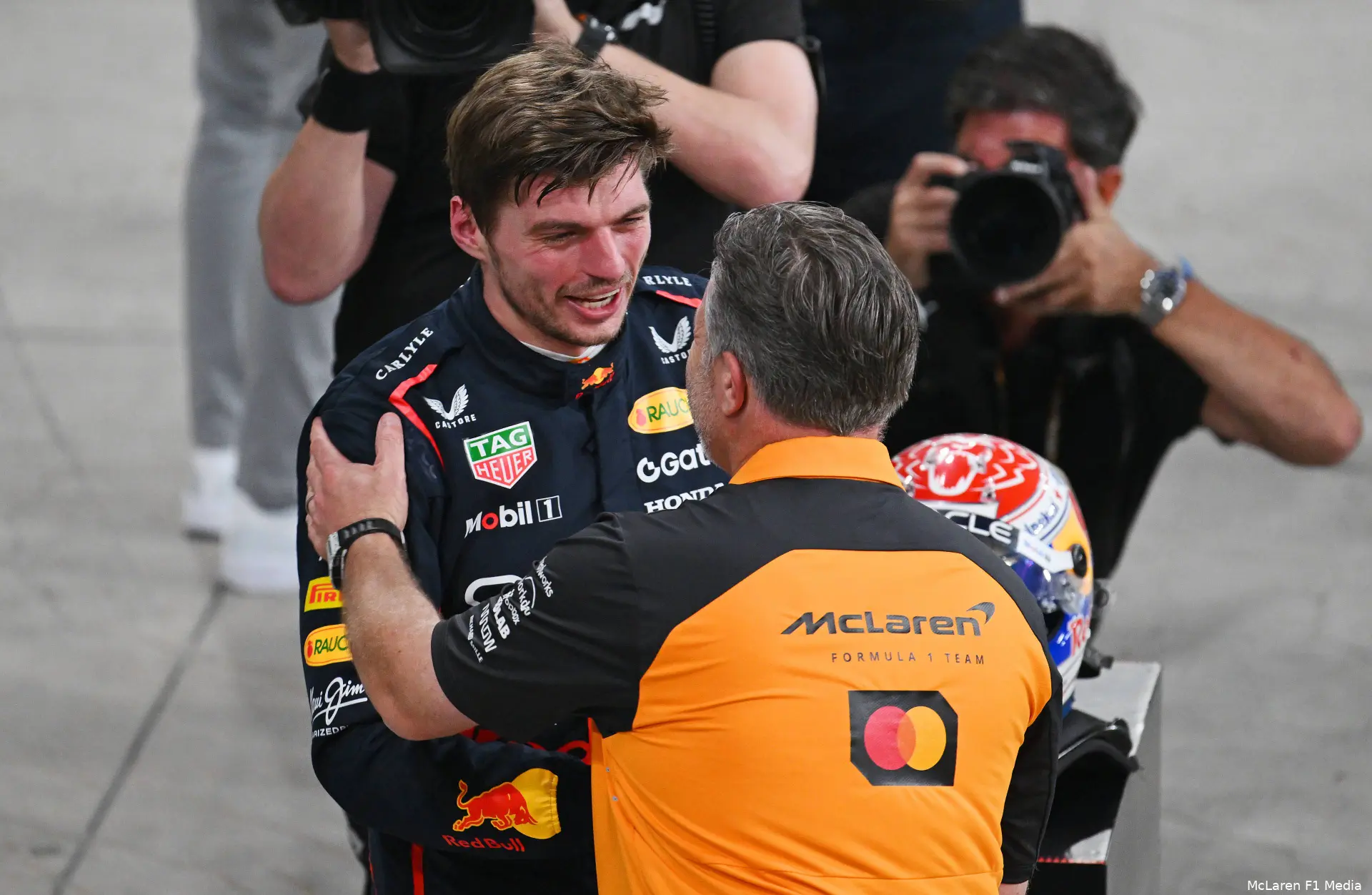 zak-brown-mclaren-gp-abu-dhabi-2025-zaterdag-max-verstappen-red-bull-racing-2