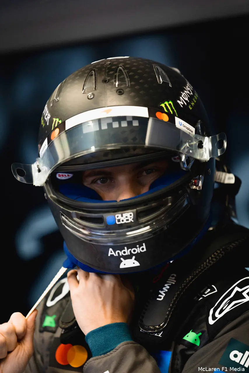 oscar-piastri-mclaren-wintertest-barcelona-1