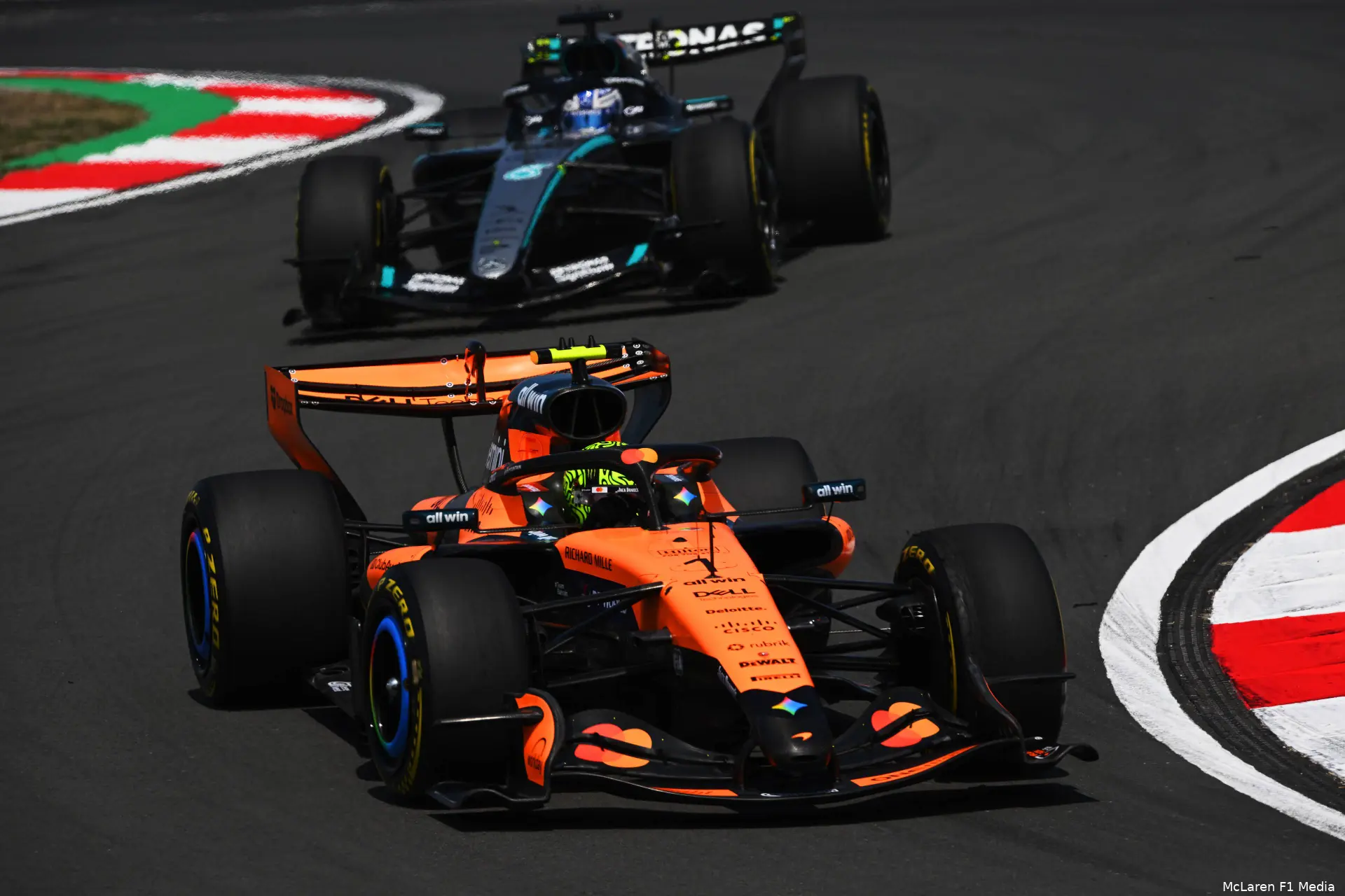 lando-norris-mclaren-gp-china-2026-vrijdag-mercedes