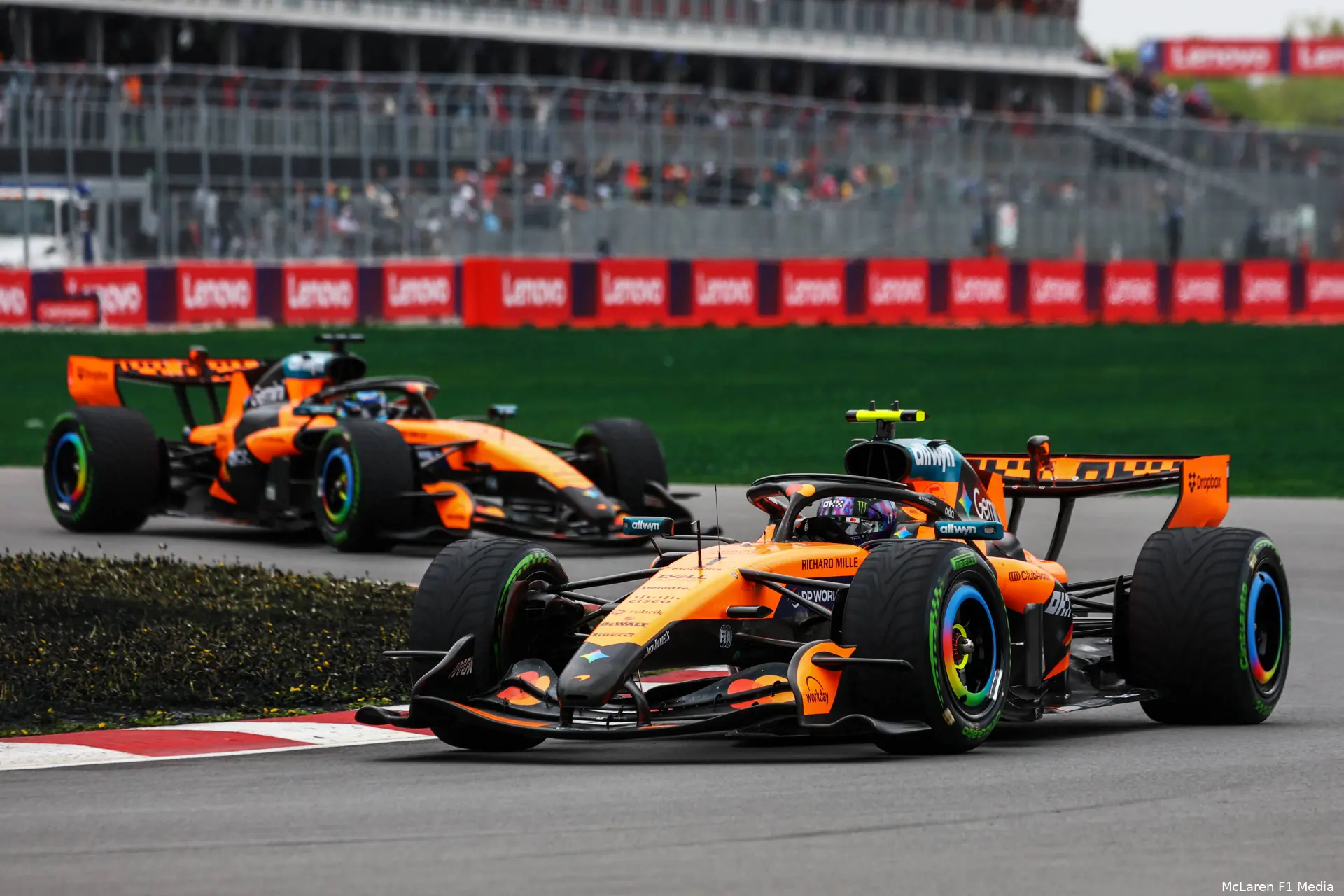 oscar-piastri-lando-norris-mclaren-2026-zondag-race-canada
