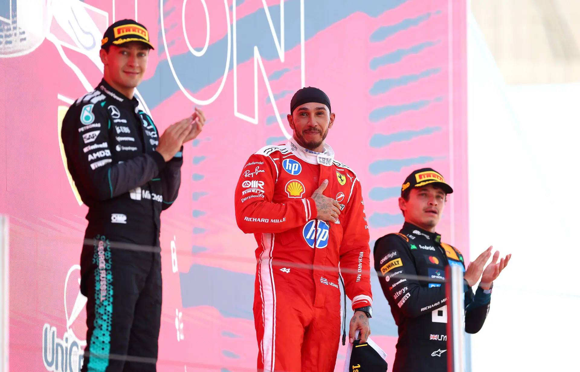 lando-norris-mclaren-lewis-hamilton-ferrar-mercedes-george-russell-gp-barcelona-catalonie-2026-zondag-podium-3
