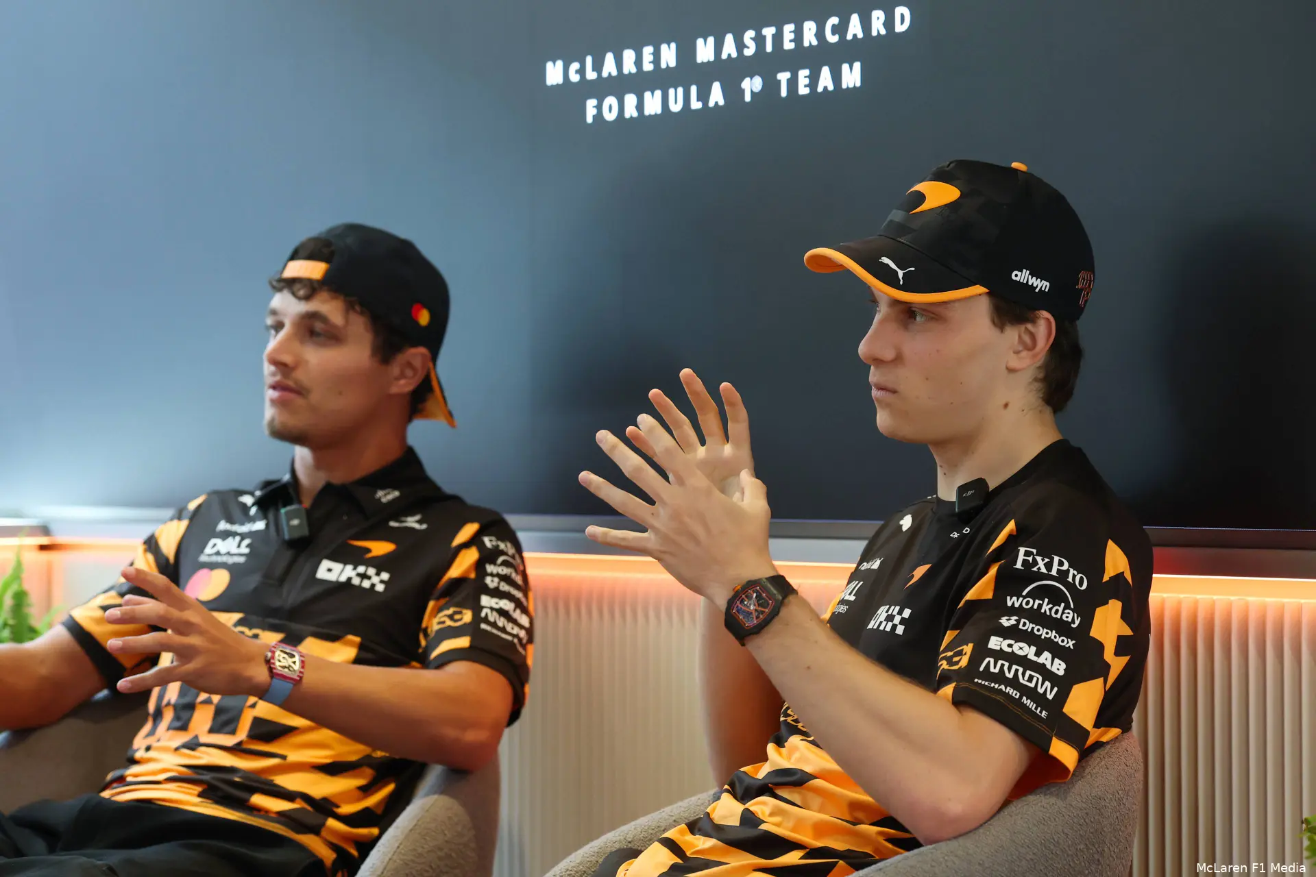 lando-norris-oscar-piastri-mclaren-barcelona-vrijdag (3)