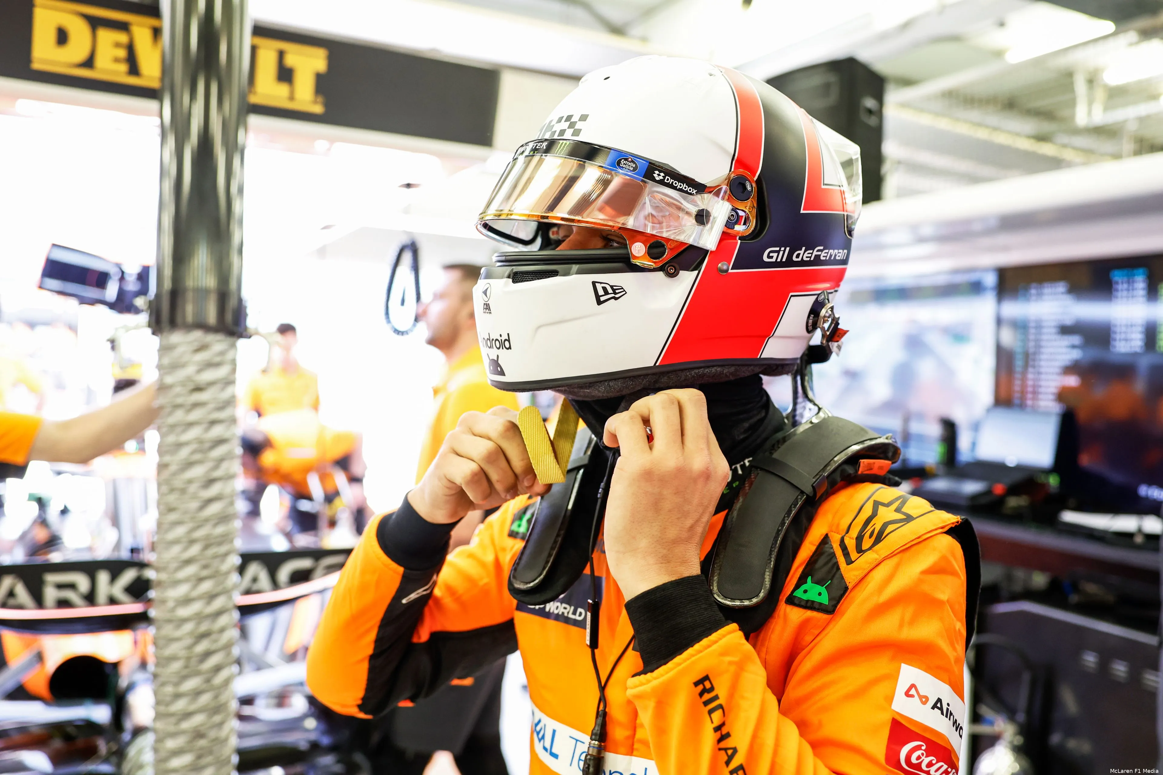 lando norris mclaren pre season testing testdagen bahrein 2024