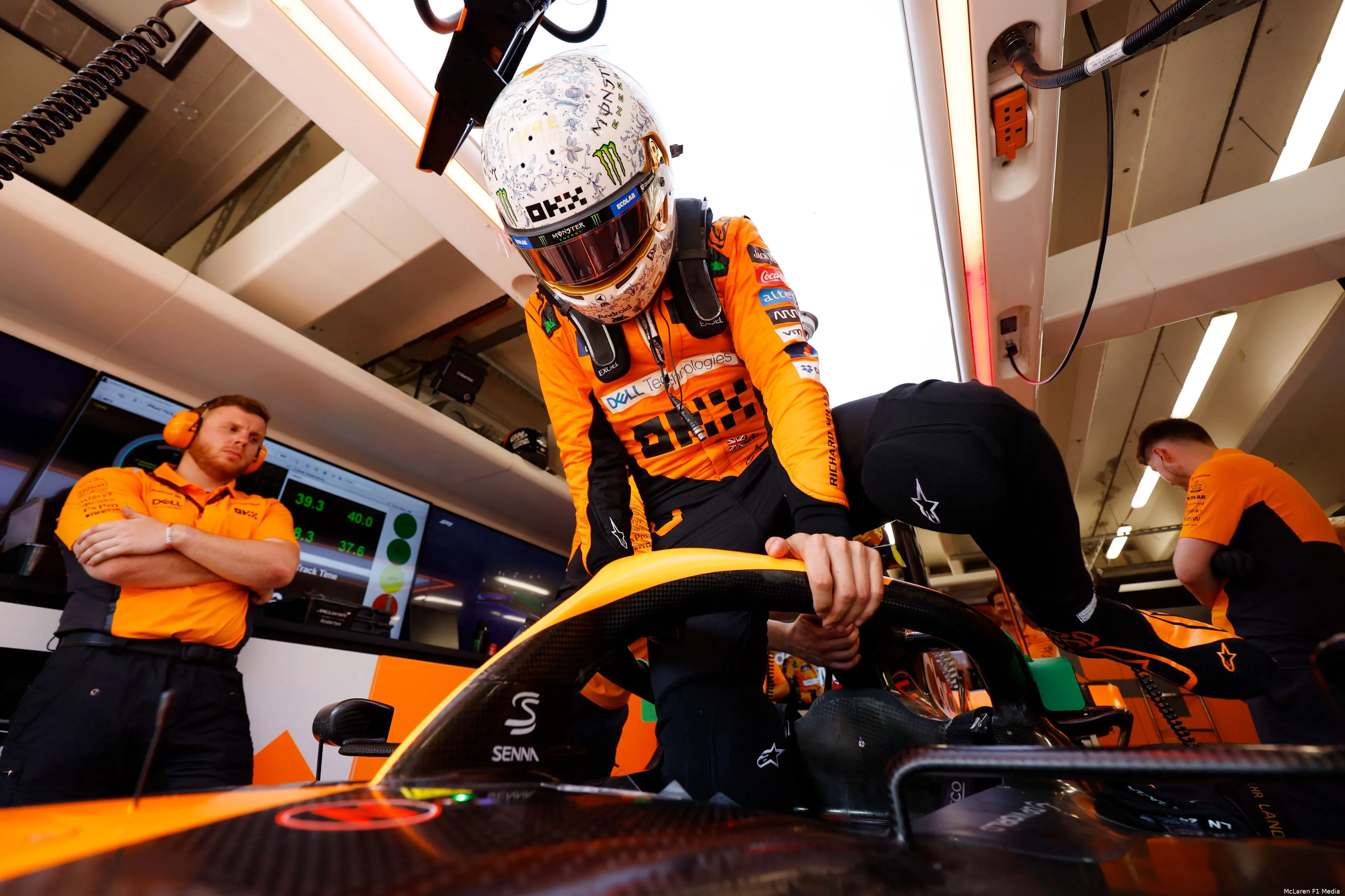 lando norris mclaren hongarije cockpit helm 2