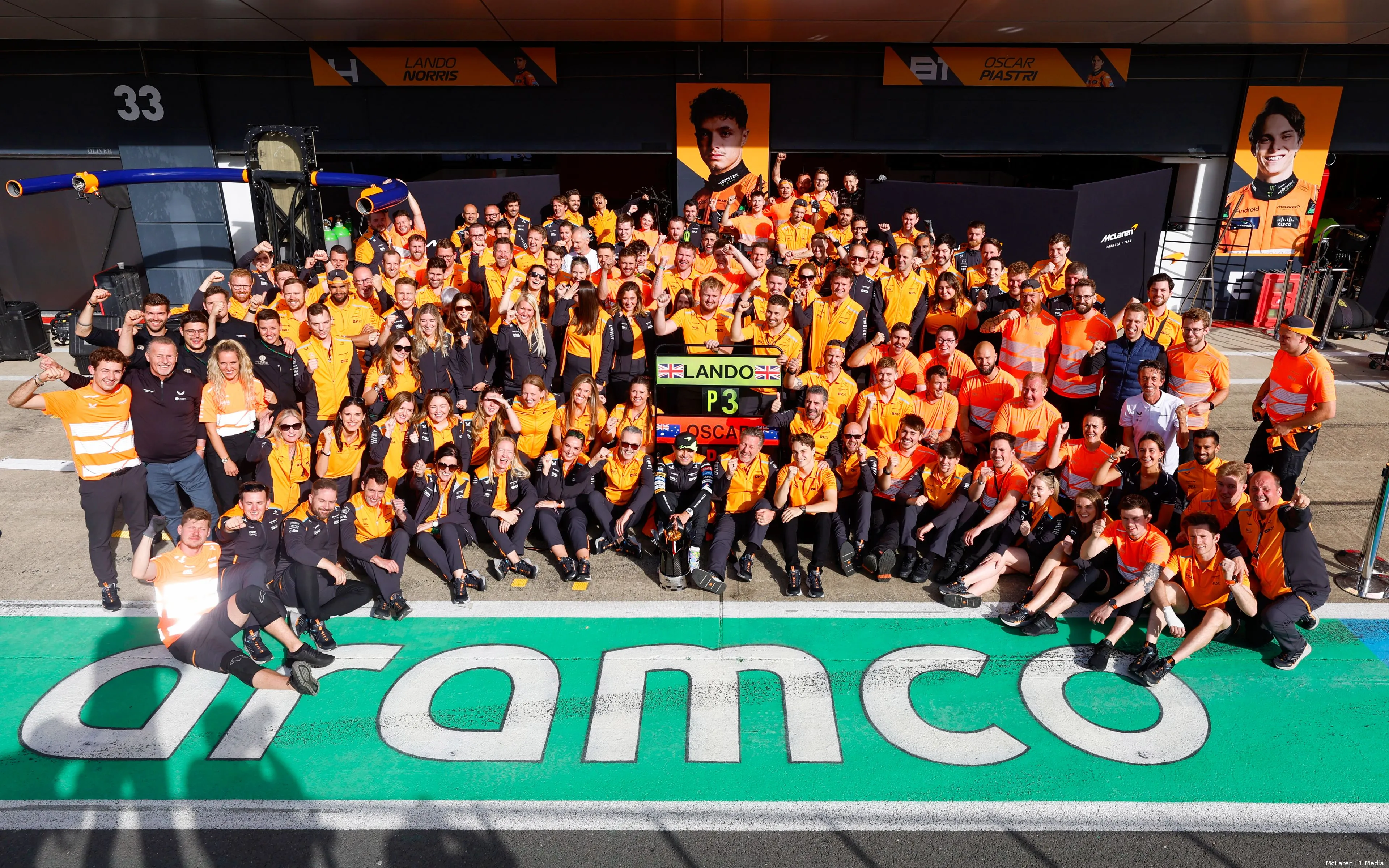 lando norris mclaren racedag silverstone 2024 oscar piastri p3 vieren feestje team