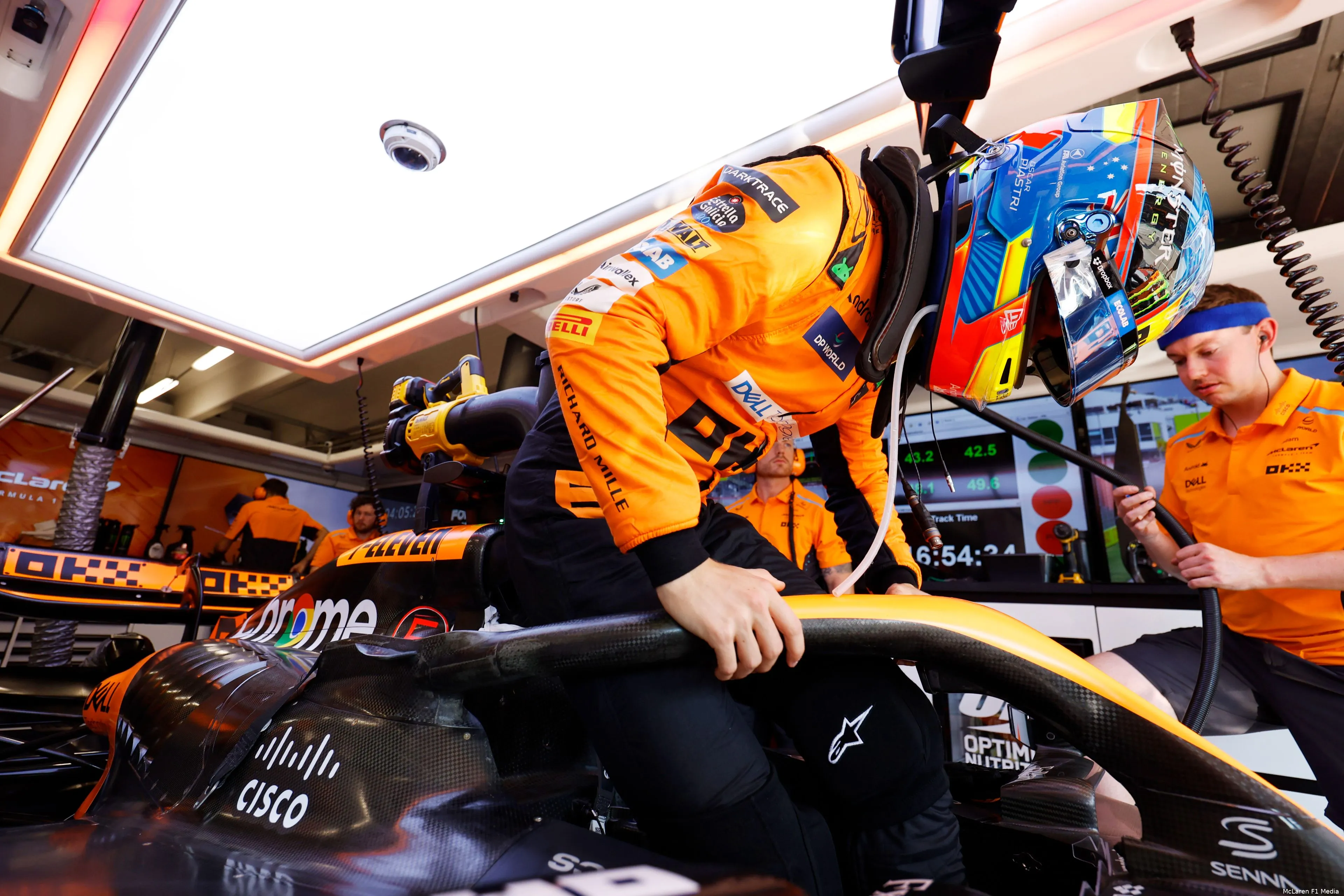 mcl38 oscar piastri mclaren hongarije 2024 1 cockpit