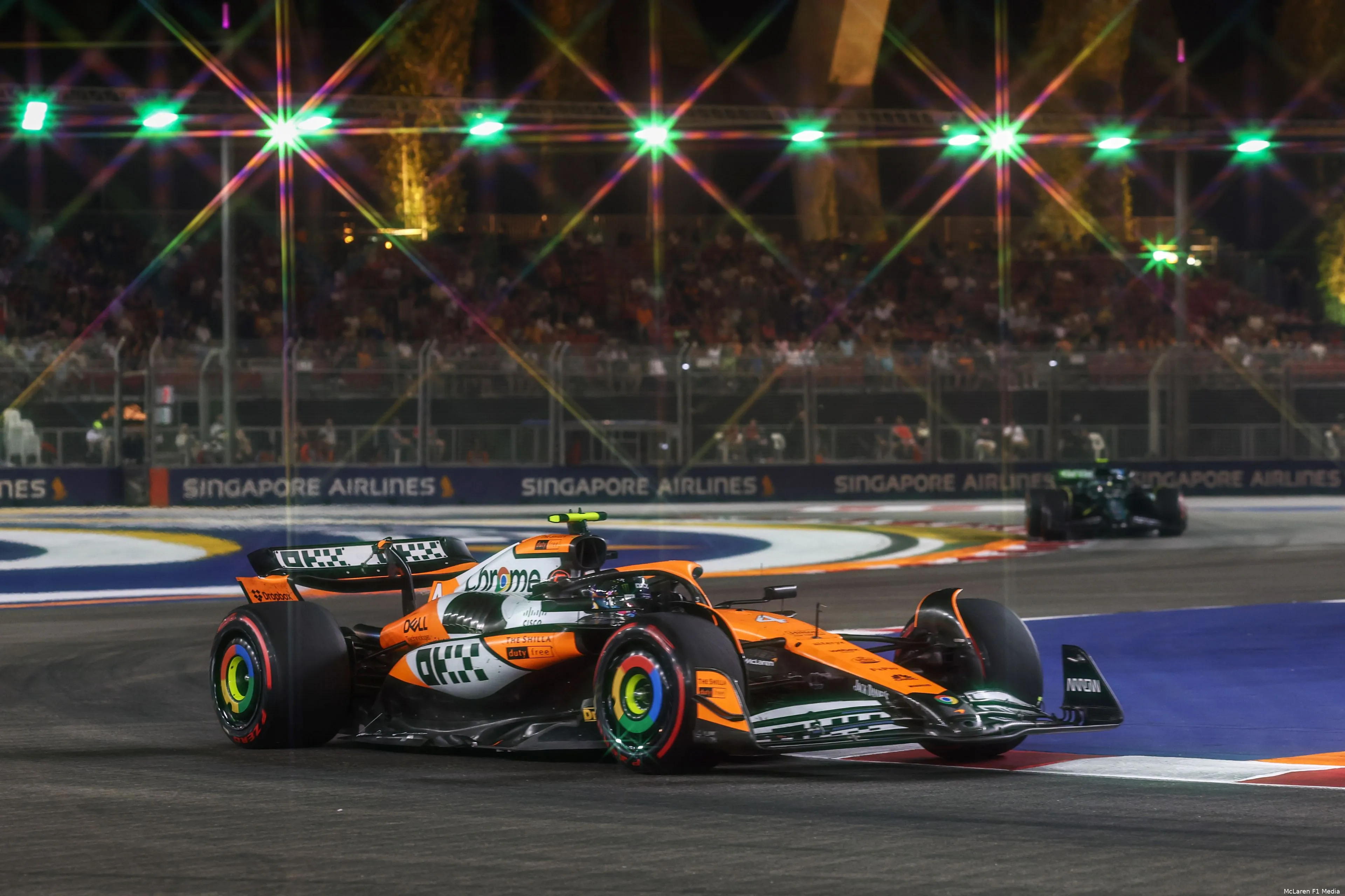 singapore mclaren vrijdag livery lando norris 12