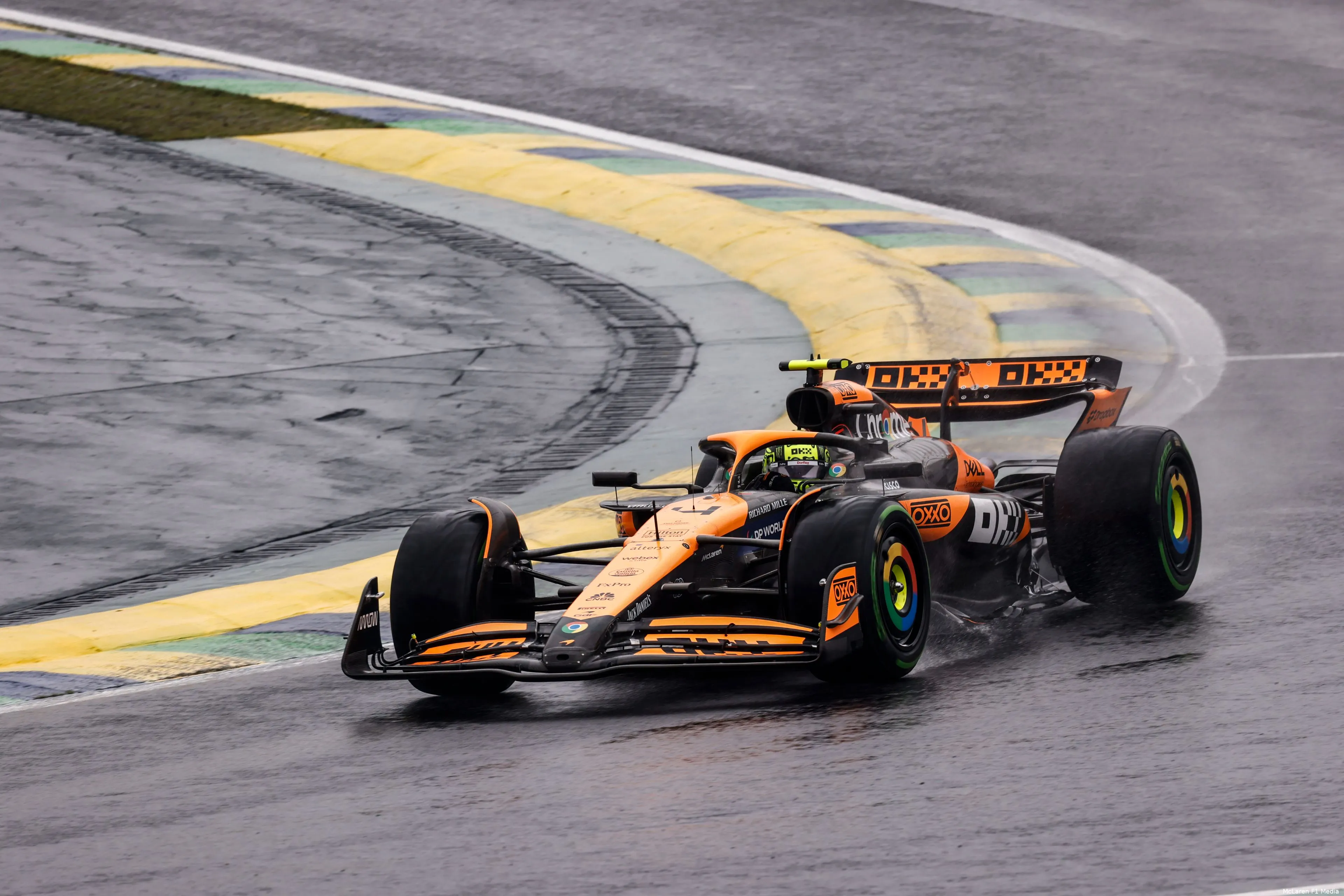 lando norris mclaren 2024 mcl38 regenrace brazilie