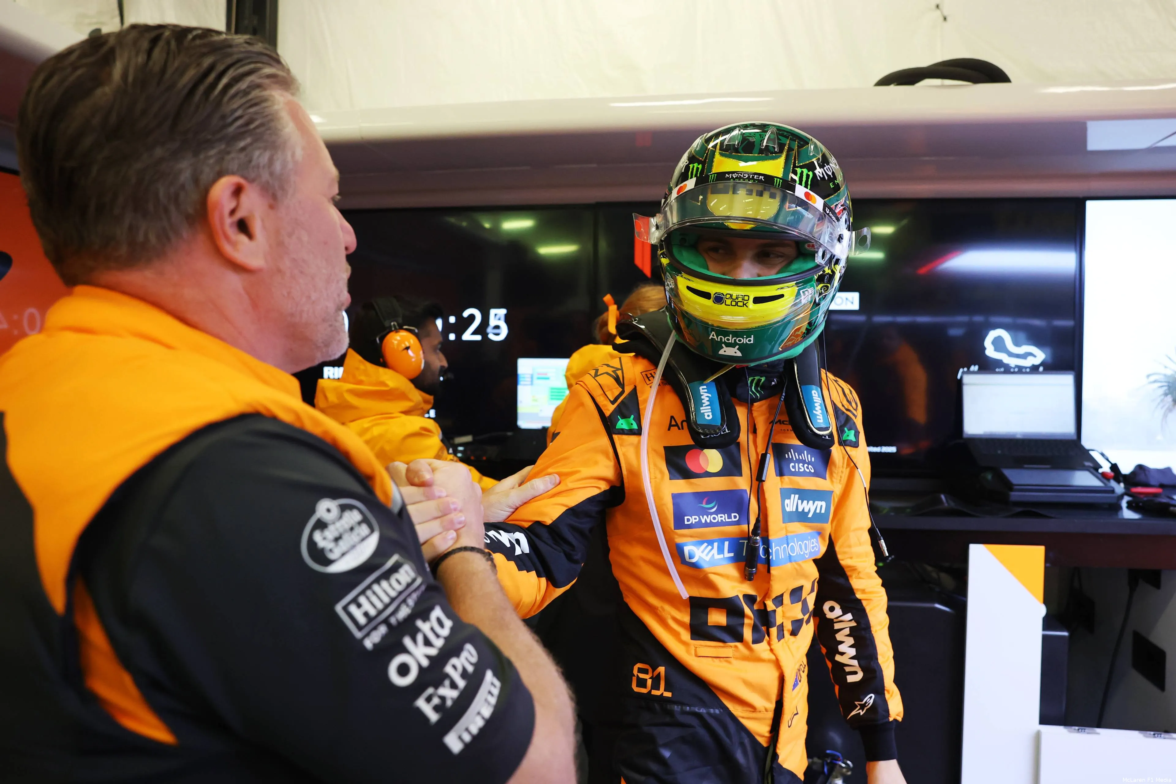 oscar piastri zak brown mclaren gp australie zondag 2025