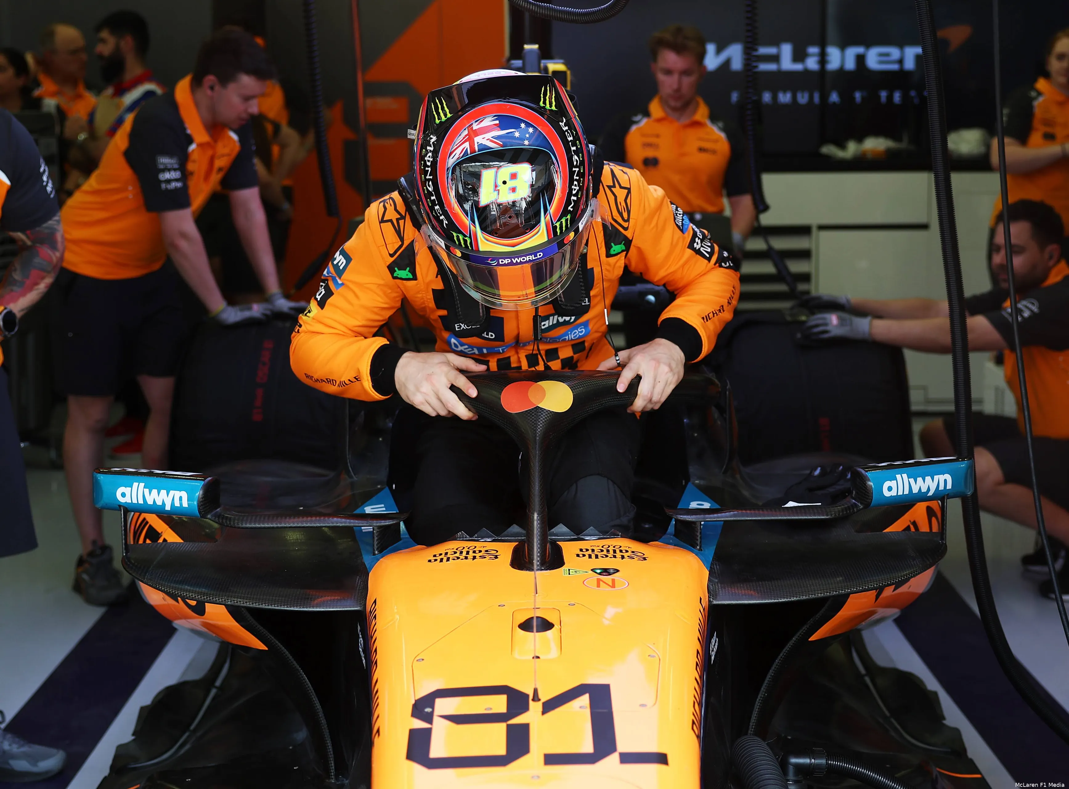 oscar piastri mclaren 2025 vrijdag bahrein