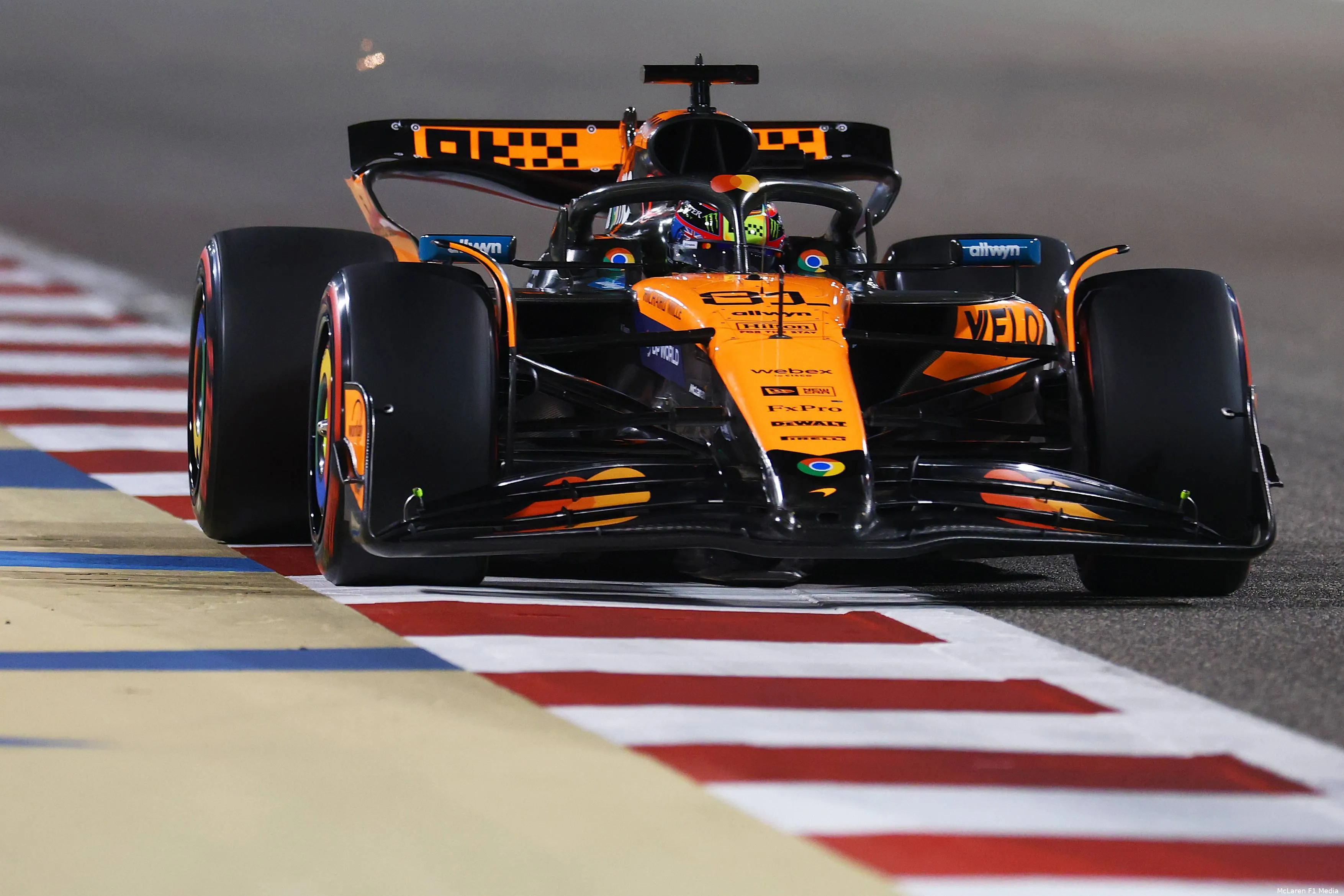 oscar piastri pole position zaterdag mclaren bahrein 2025