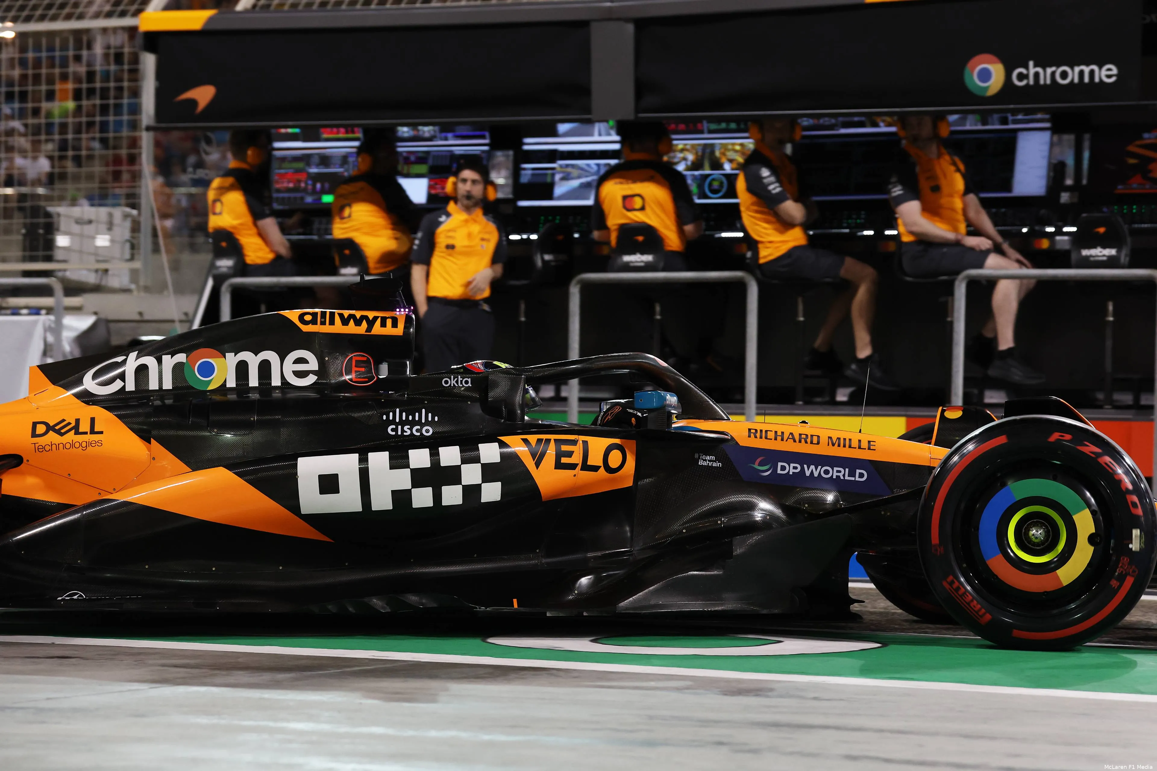 oscar piastri pole position zaterdag mclaren bahrein 2025