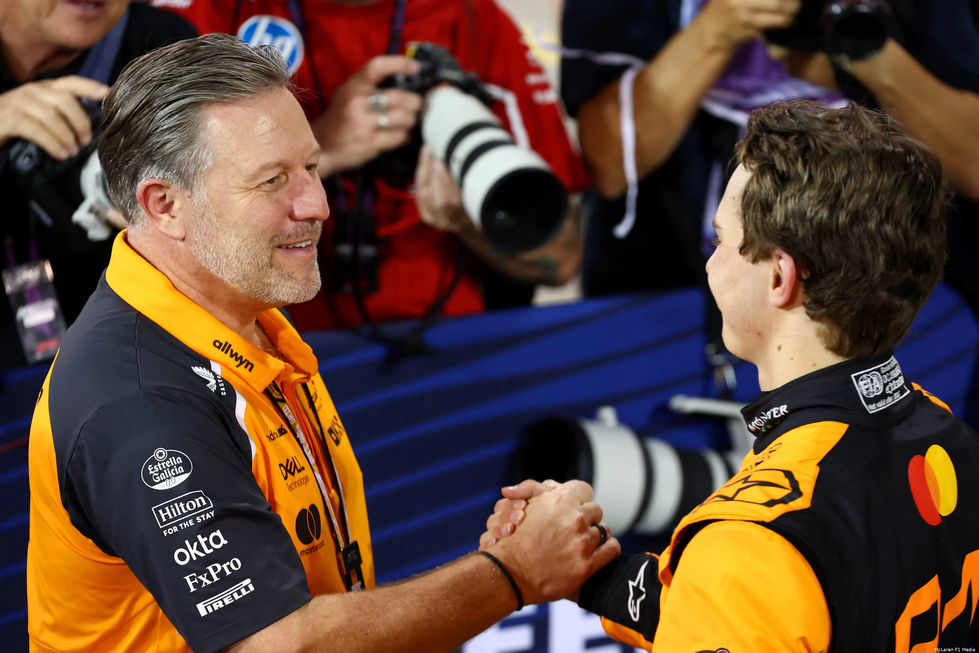 oscar piastri pole position zaterdag mclaren bahrein 2025 zak brown