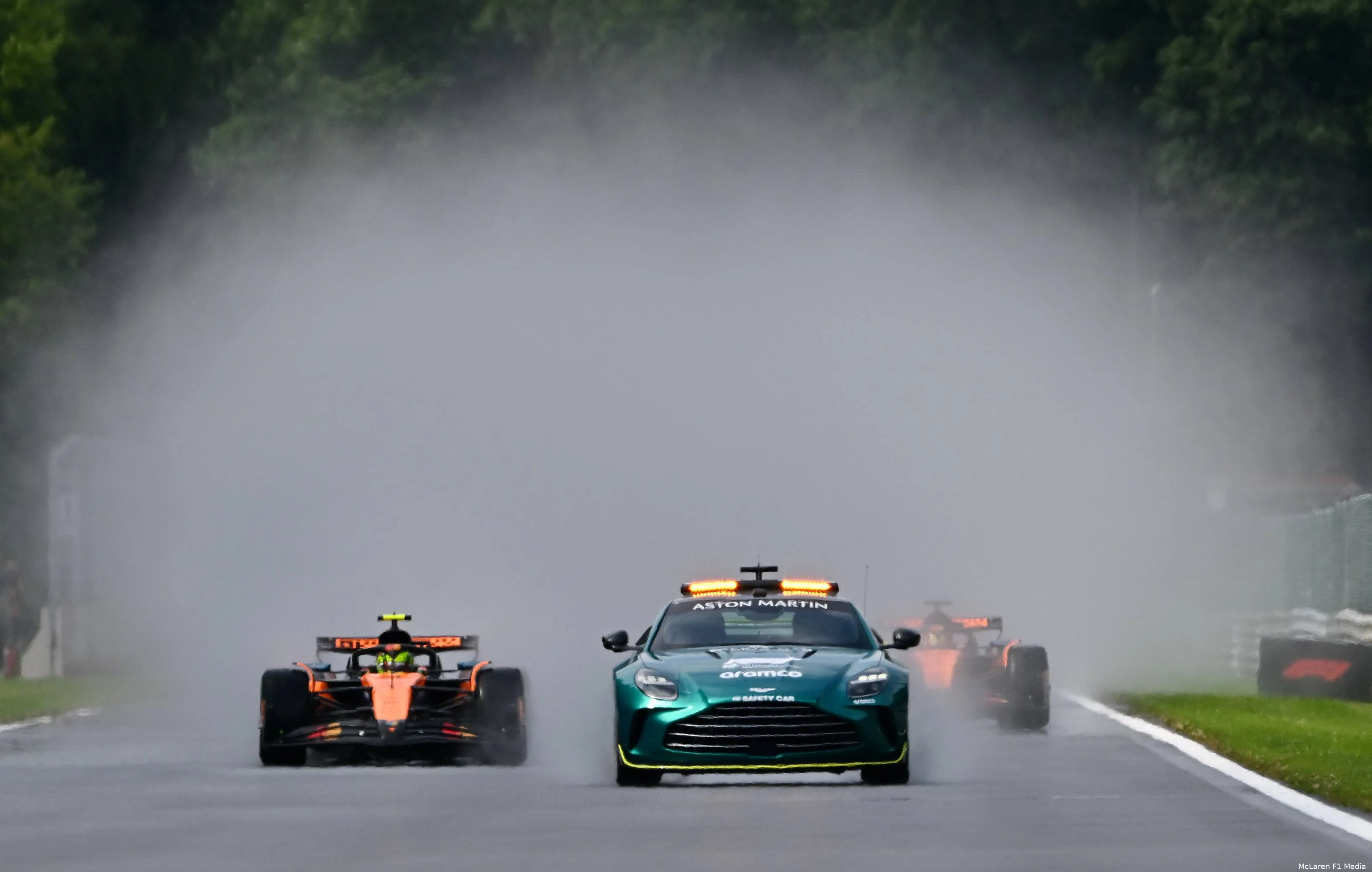 lando-norris-mclaren-racedag-belgie-2025-oscar-piastri