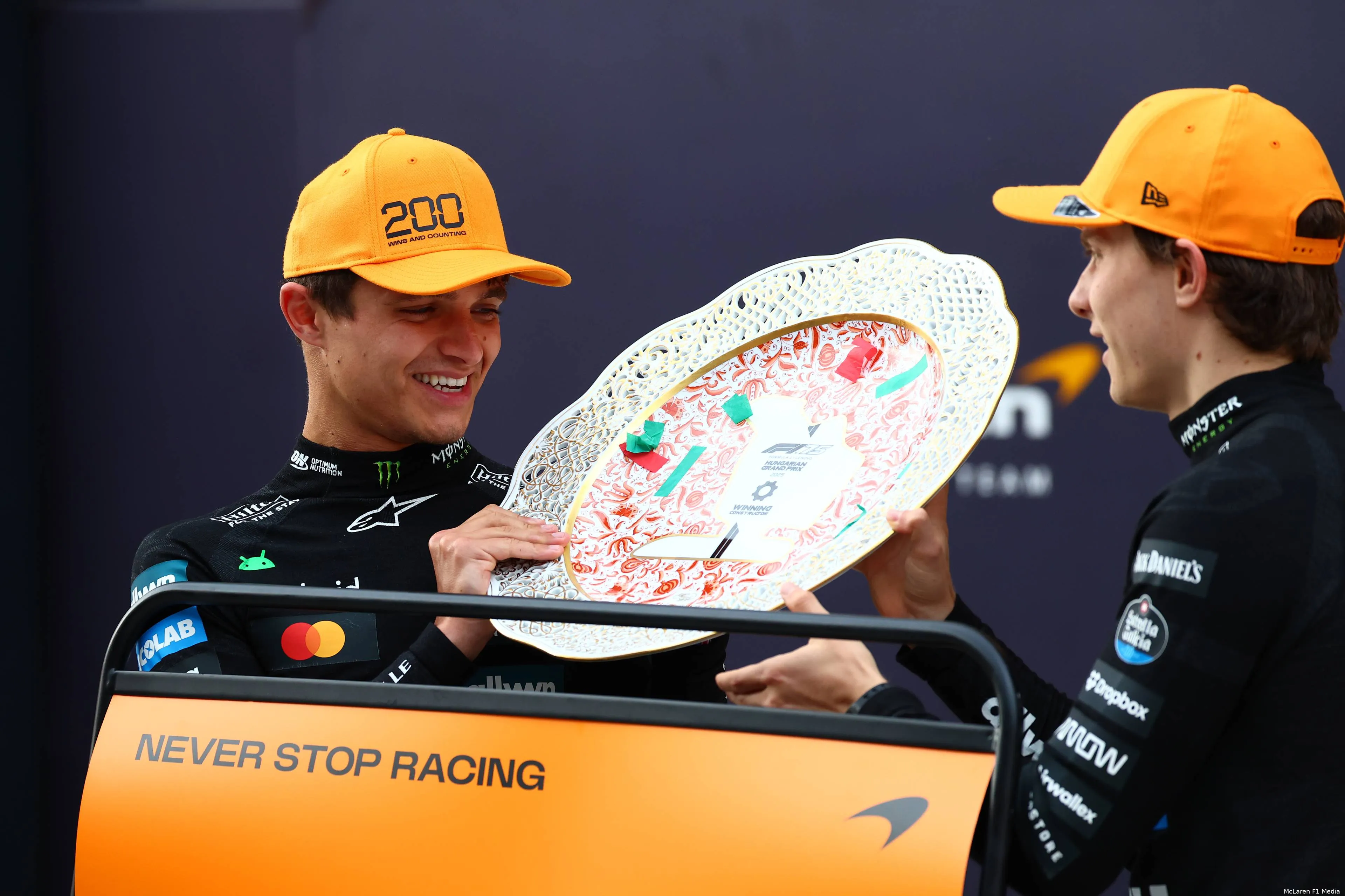 lando-norris-mclaren-gp-hongarije-2025-zondag-oscar-piastri