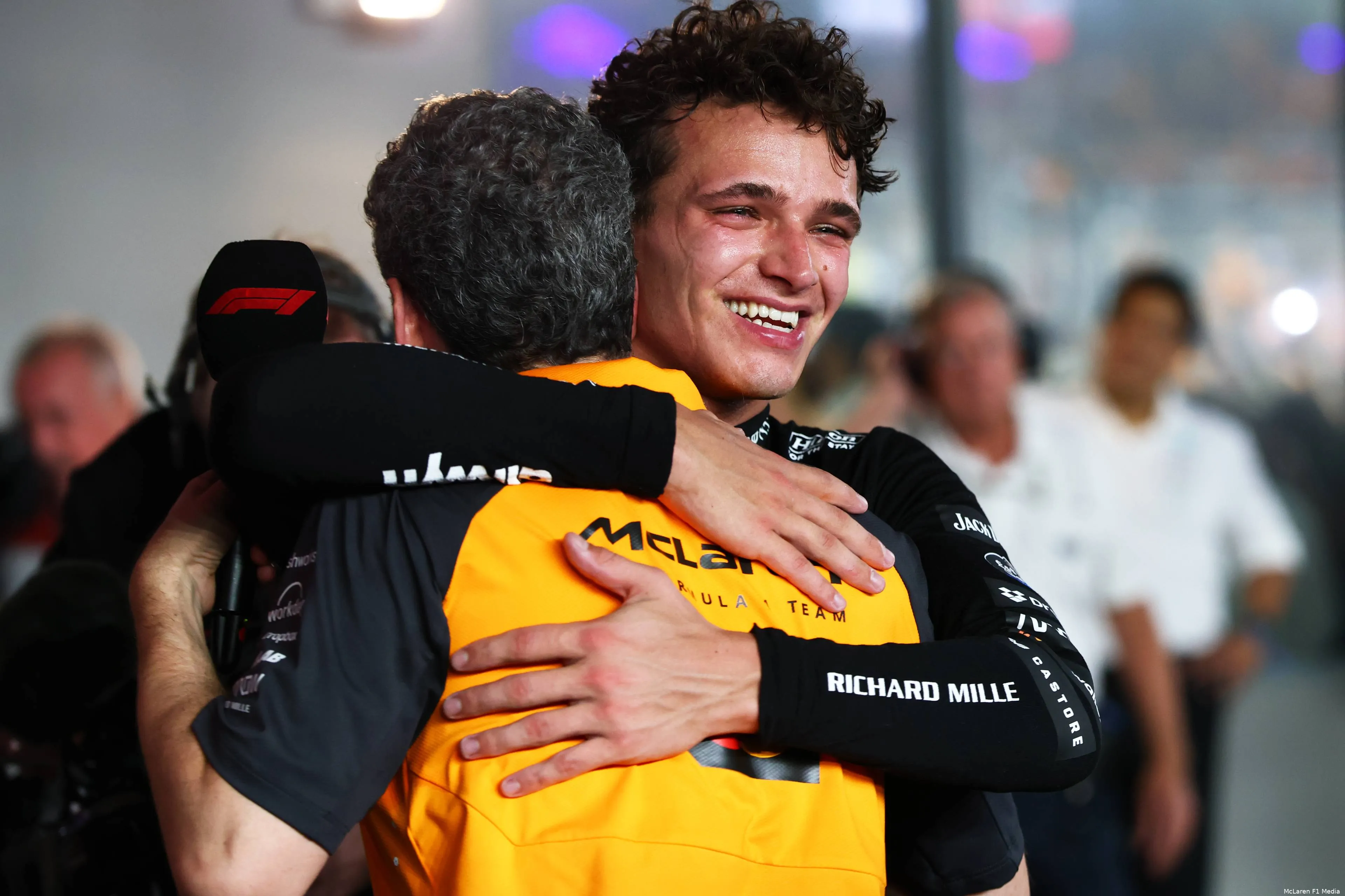lando-norris-andrea-stella-constructeurstitel-mclaren-singapore-2025