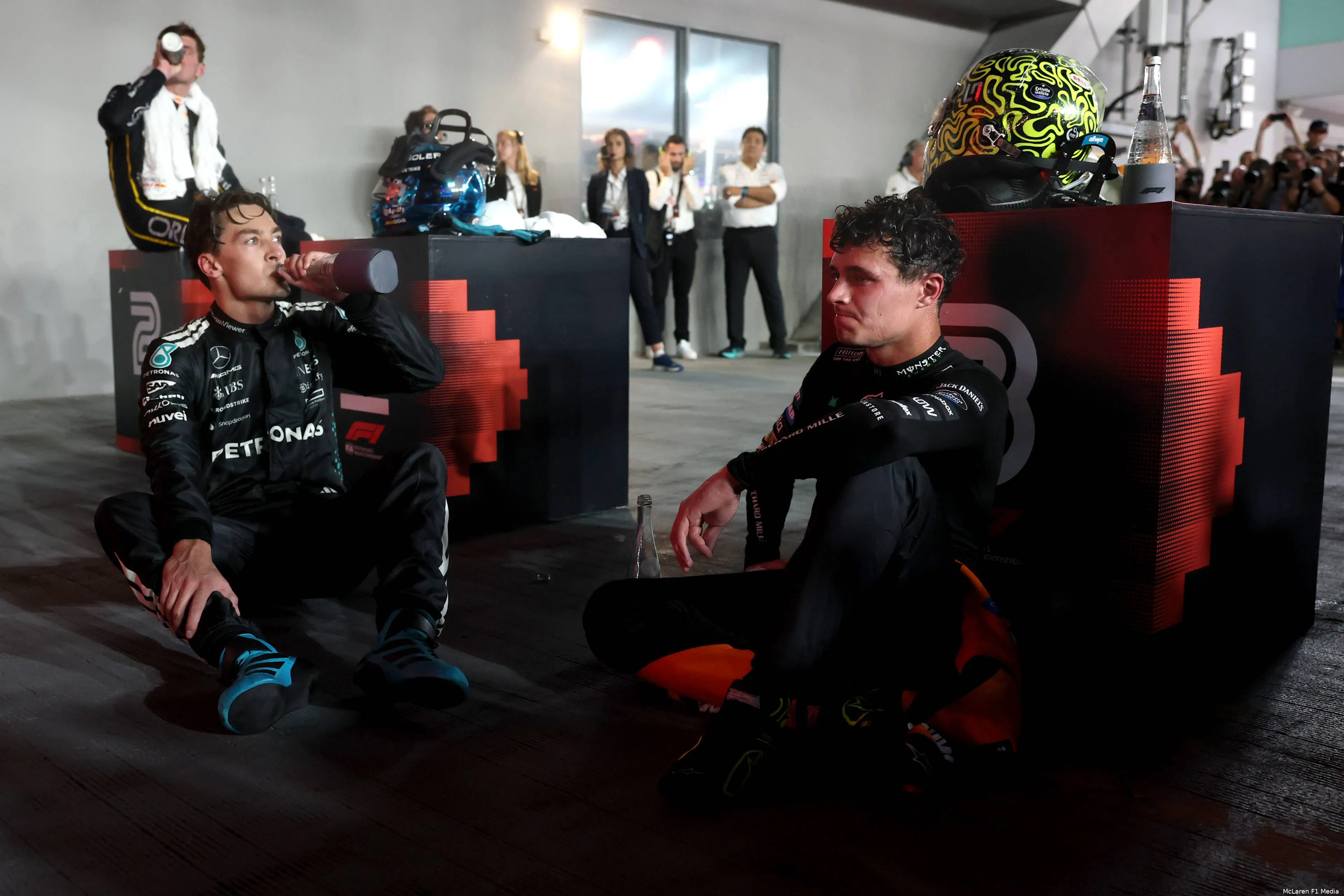 lando-norris-mclaren-gp-singapore-2025-zondag-george-russell-mercedes-3