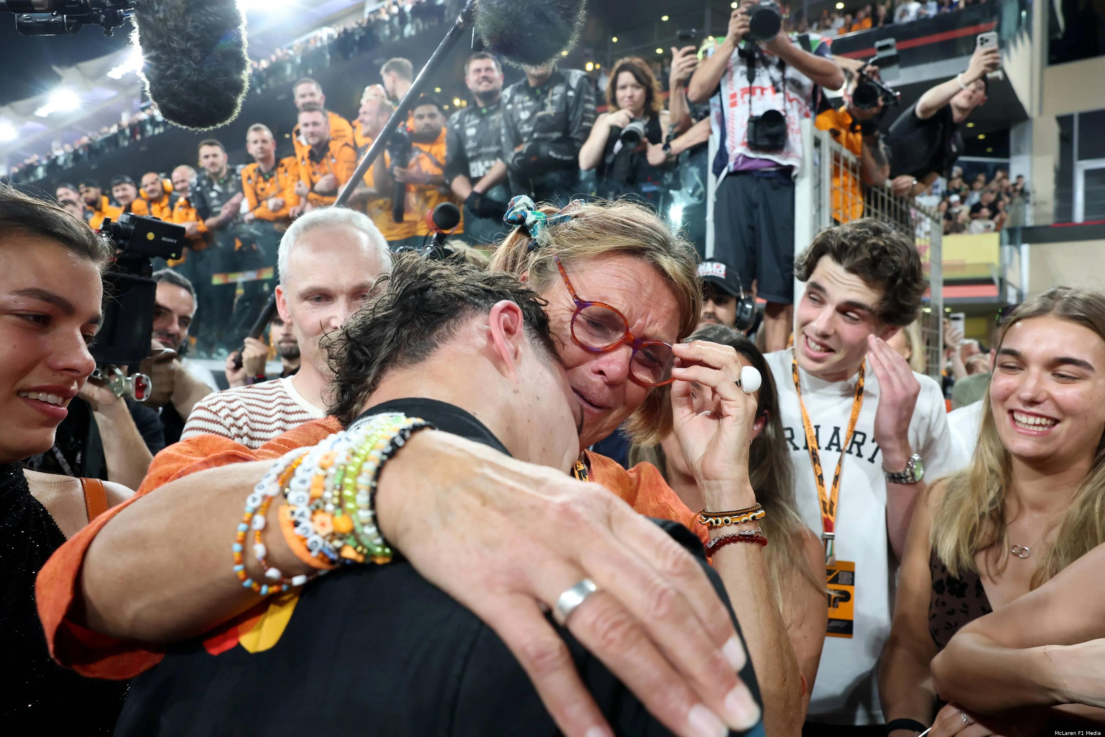 lando-norris-mclaren-gp-abu-dhabi-2025-zondag-cisca-moeder