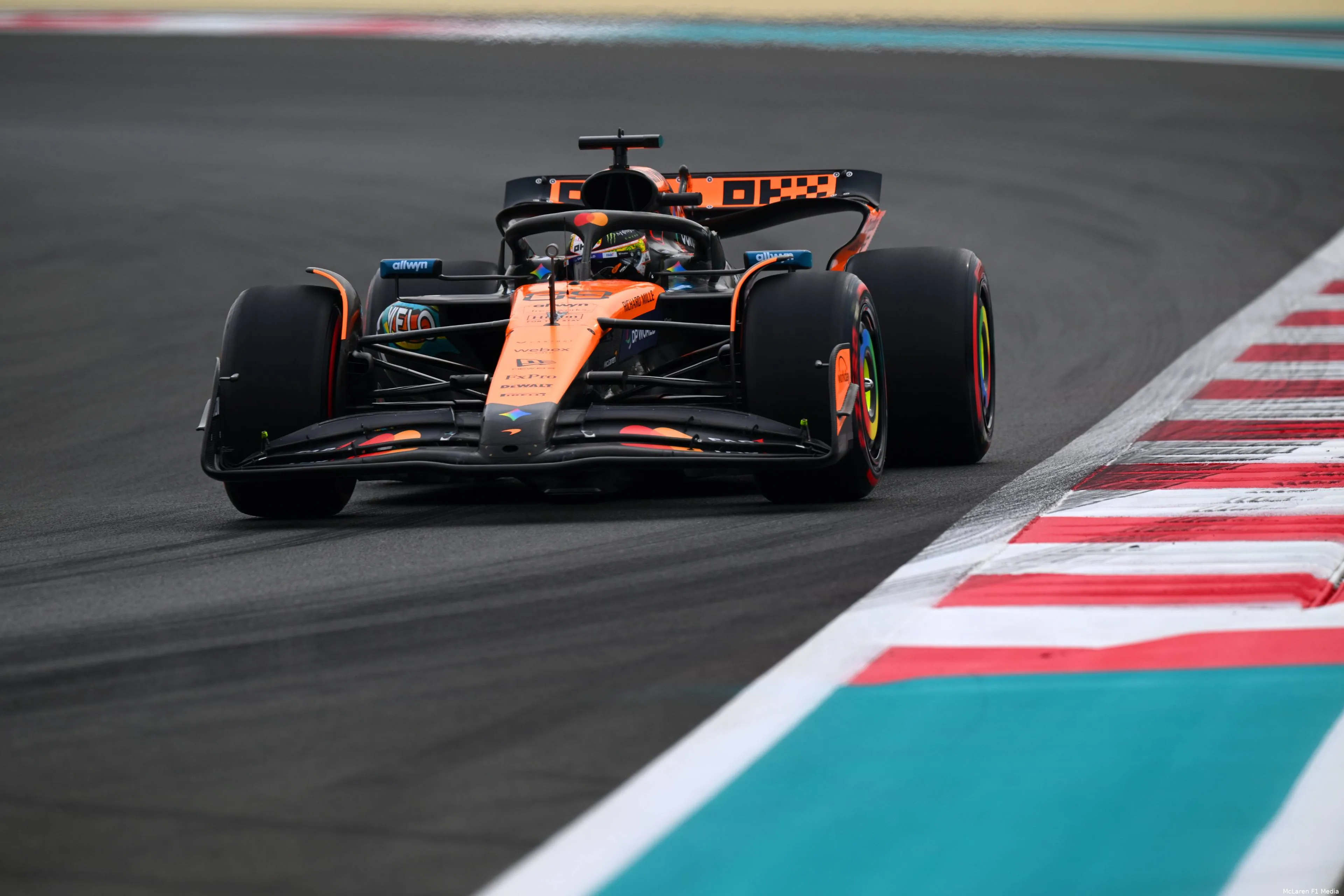 pato-oward-mclaren-abudhabi-vrijdag (4)