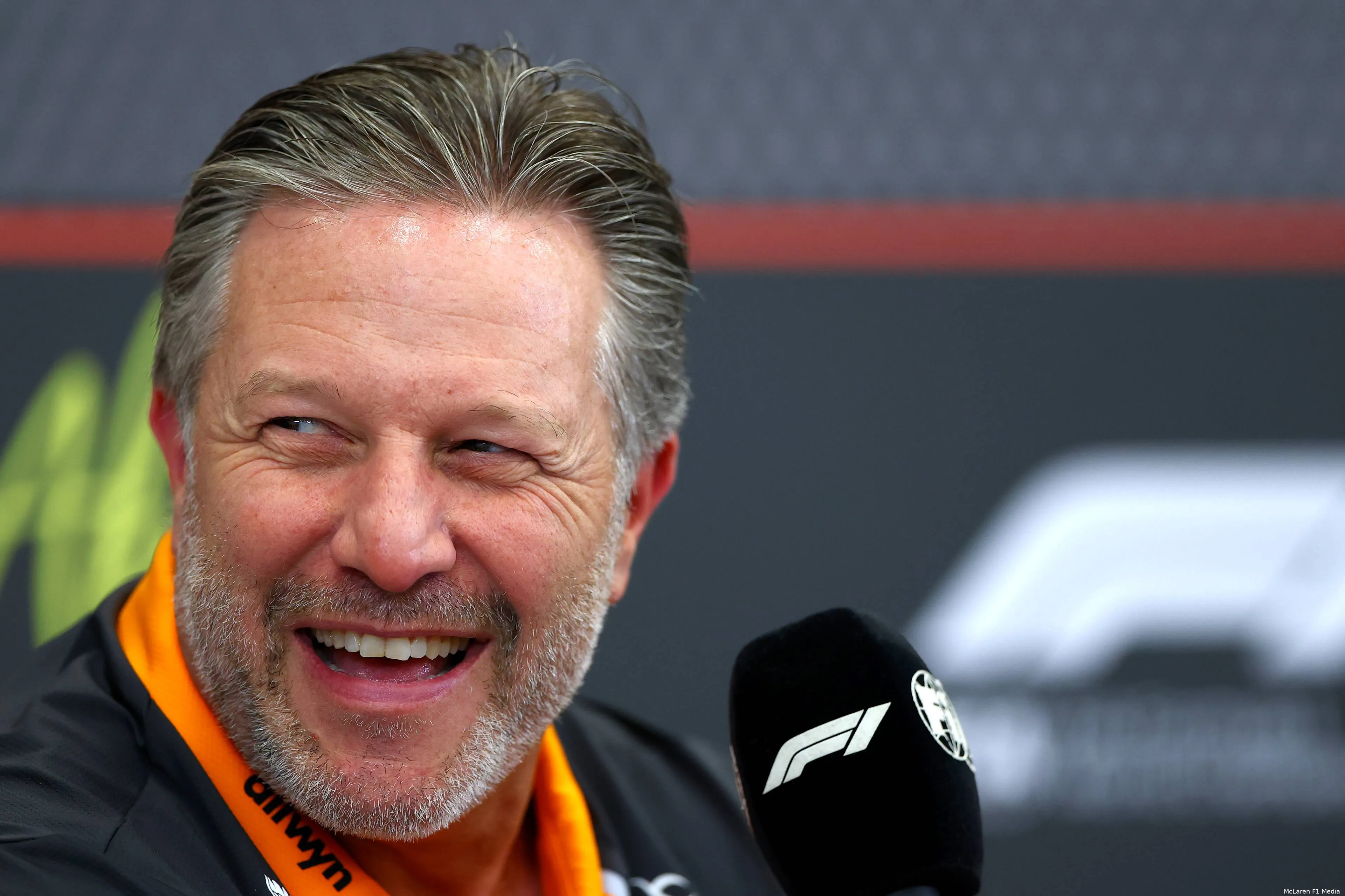 zak-brown-mclaren-abudhabi-vrijdag (4)