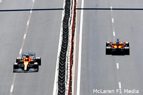 <i>De F1 reist wederom naar een stratencircuit af, waar de coureurs de moren op zich af zien komen. (Foto: McLaren F1 Media)</i>