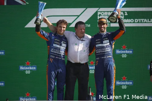 lando norris zak brown daniel ricciardo mclaren italie