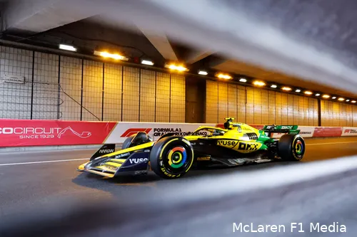 <i>Lando Norris komt de tunnel uitrijden in Monaco.</i>
