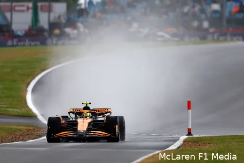<i>McLaren maakte er in de regenrace in Silverstone strategisch gezien een potje van.</i>