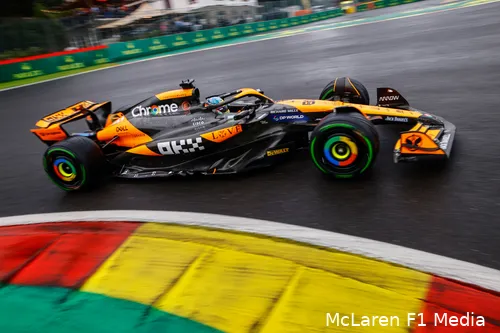 Er lag genoeg water op de baan in België tijdens de kwalificatie.