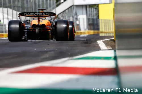 De McLaren van Lando Norris in actie