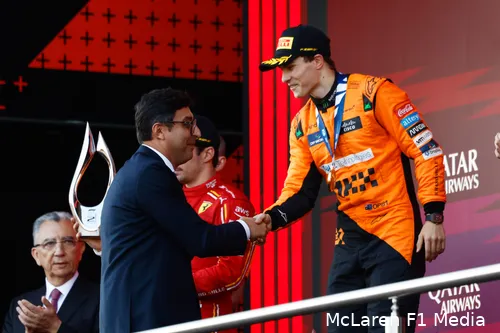 In Azerbeidzjan won Piastri de Grand prix, maar laaide er een controverse op rond zijn team.