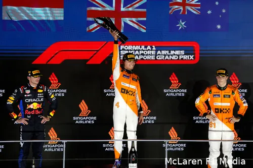 mclaren oscar piastri lando norris max verstappen red bull racing singapore gp zondag 2024