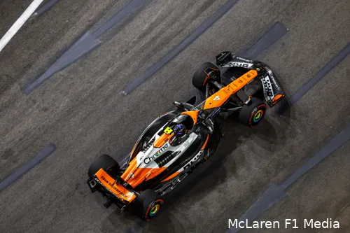 <i>Lando Norris kende een uitstekende openingsdag in Singapore.</i>