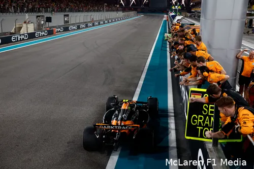 <i>Lando Norris maakt McLaren wereldkampioen.</i>