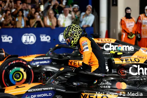 lando norris mcl38 pole mclaren abu dhabi 2024 1223
